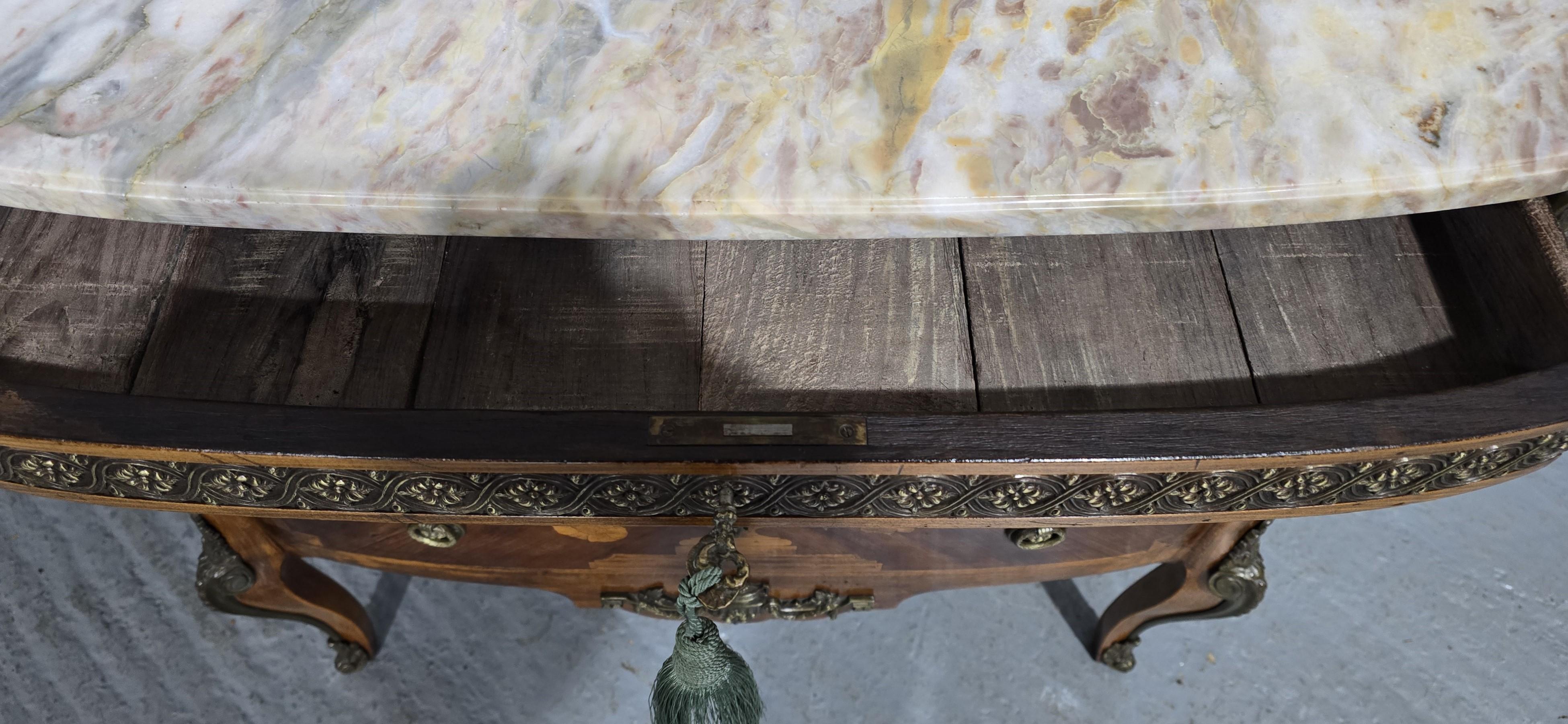 Superb Bombe Inlaid Walnut Commode Chest of Drawers For Sale 3