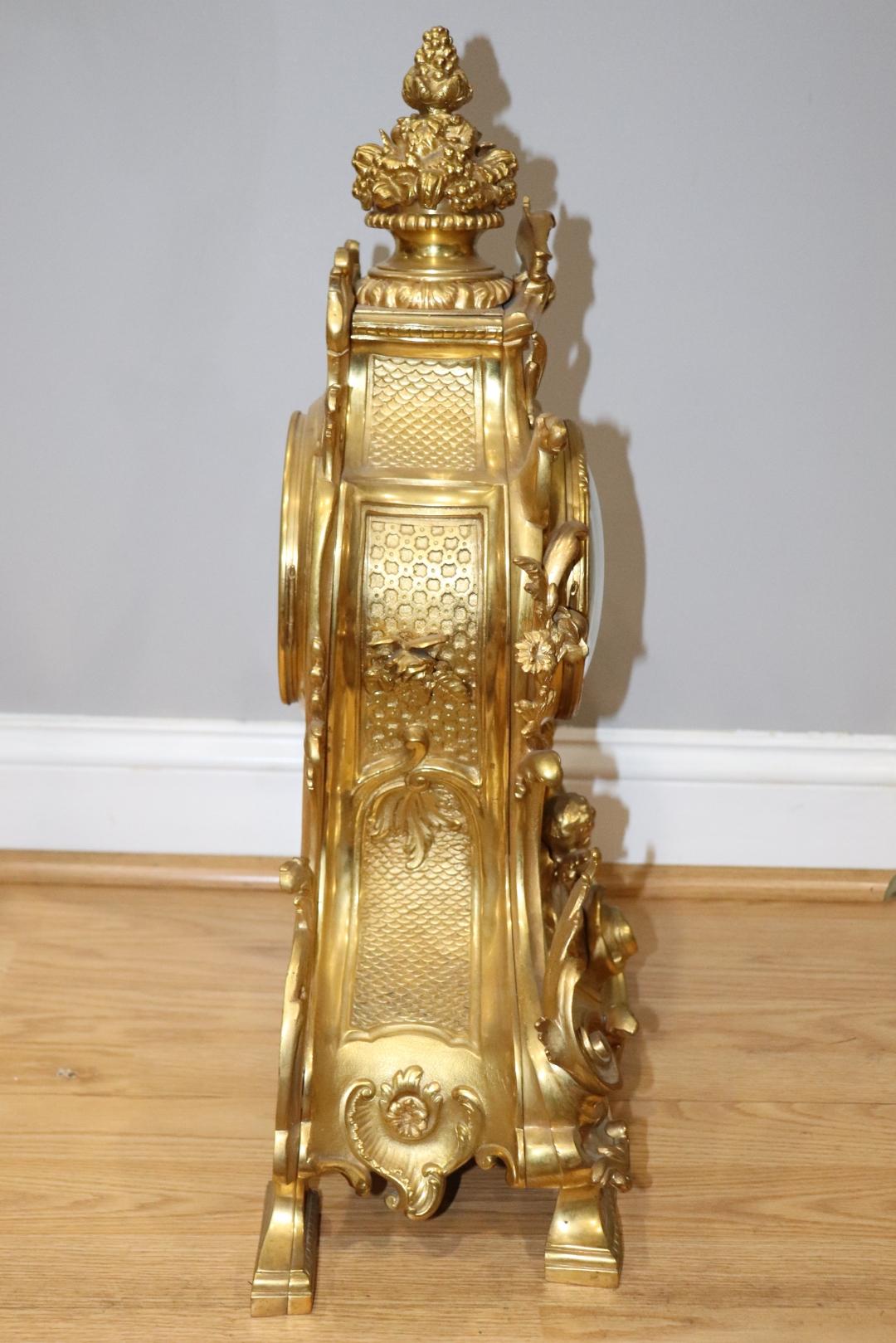 Superb Bronze High Quality Signed leRoy French Rococo Louis XV Mantle Clock In Good Condition For Sale In Swedesboro, NJ