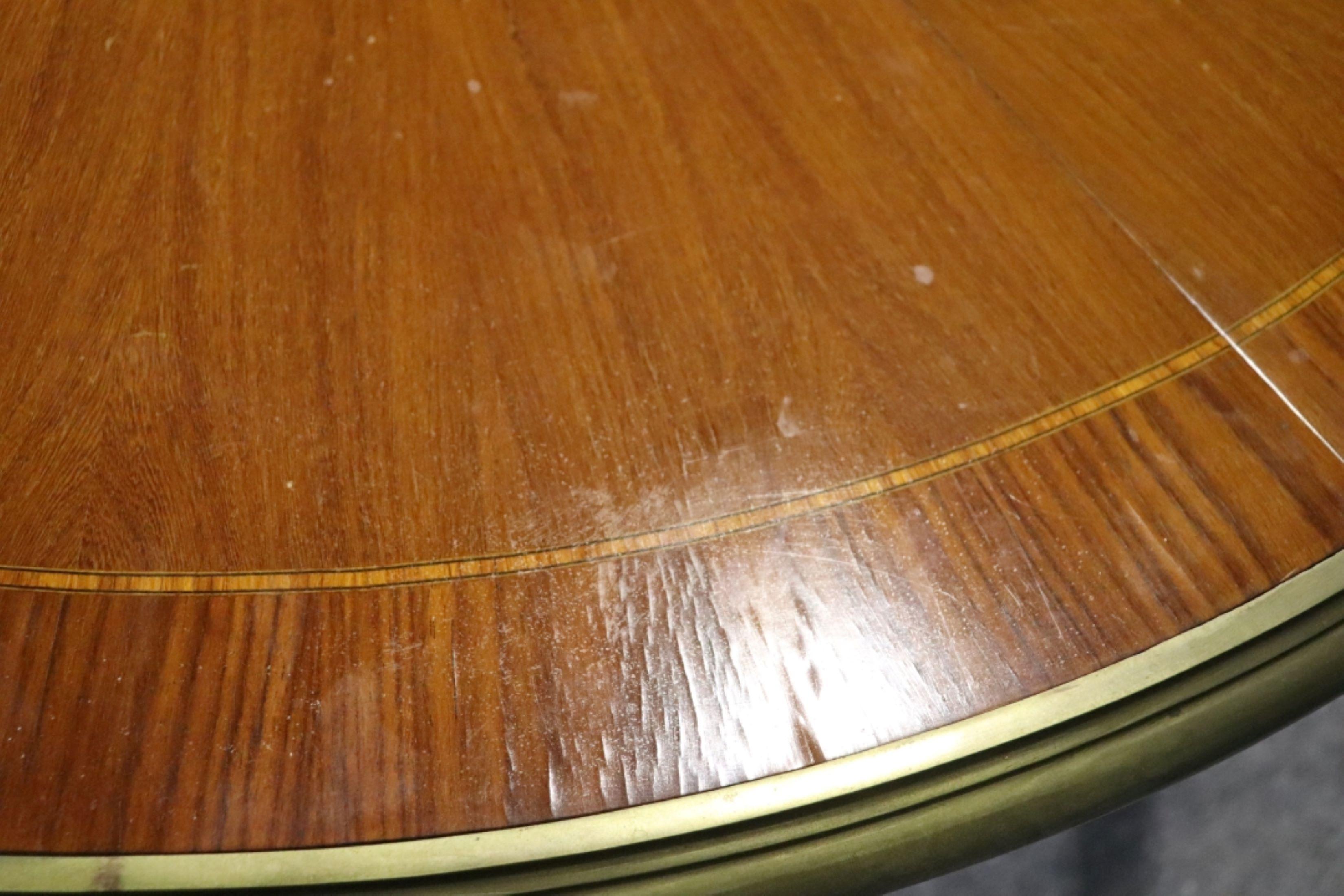 Superbe table de salle à manger ronde de style Louis XV montée sur bronze à 3 feuilles en vente 6