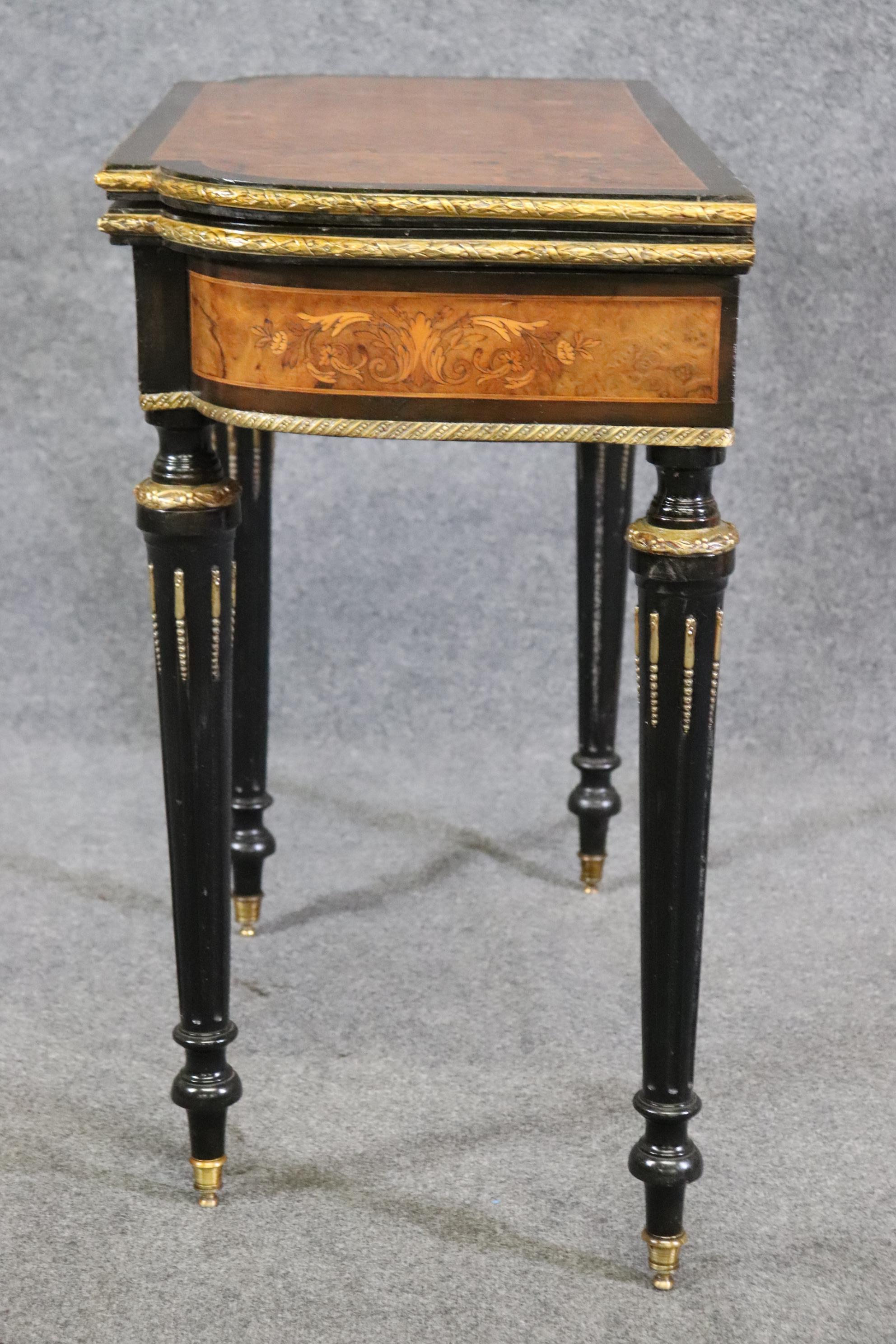 Hervorragender französischer Spieltisch aus ebonisiertem Nussbaumholz mit Bronzeintarsien aus Bronze, um 1870 im Angebot 4