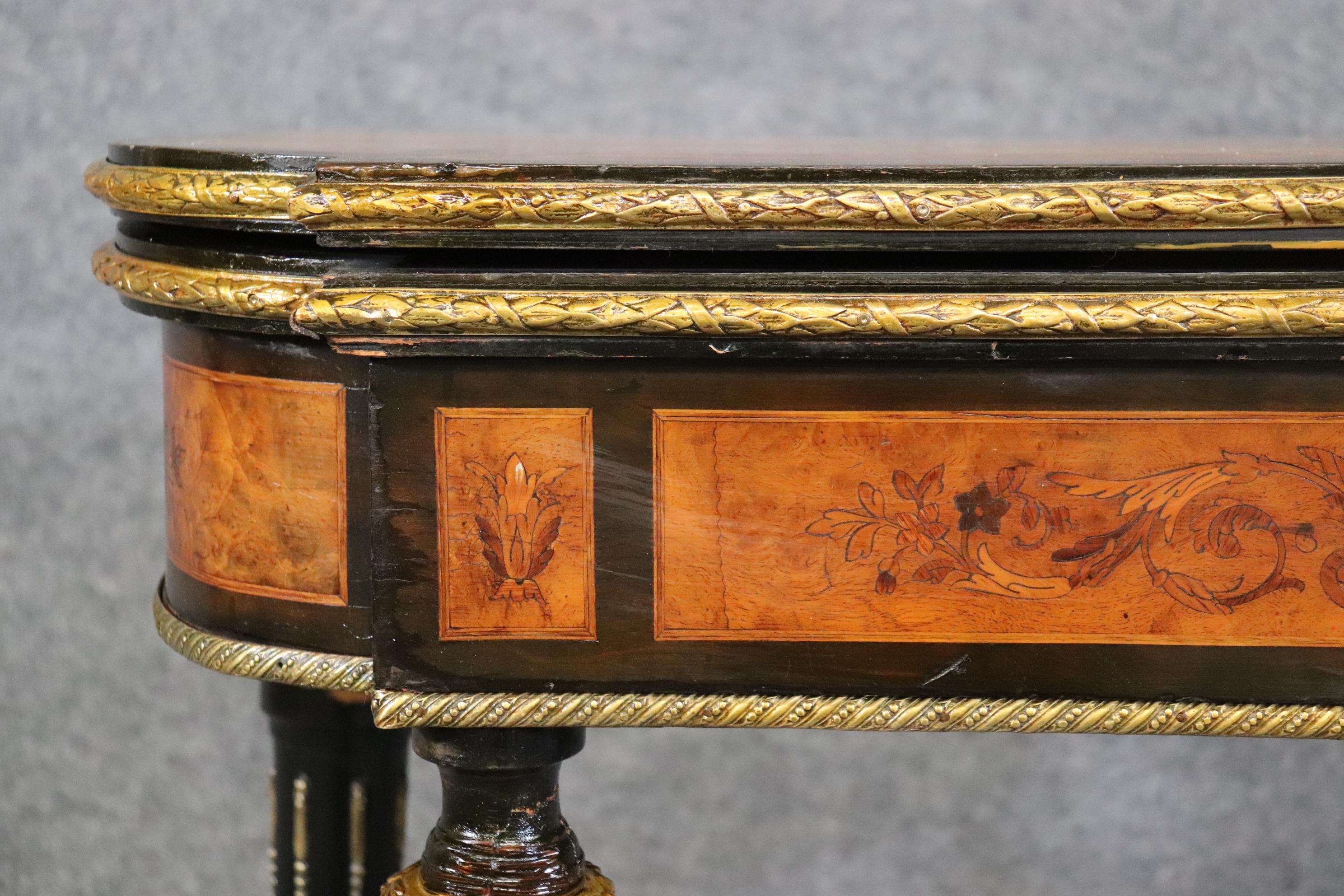 Hervorragender französischer Spieltisch aus ebonisiertem Nussbaumholz mit Bronzeintarsien aus Bronze, um 1870 im Zustand „Gut“ im Angebot in Swedesboro, NJ