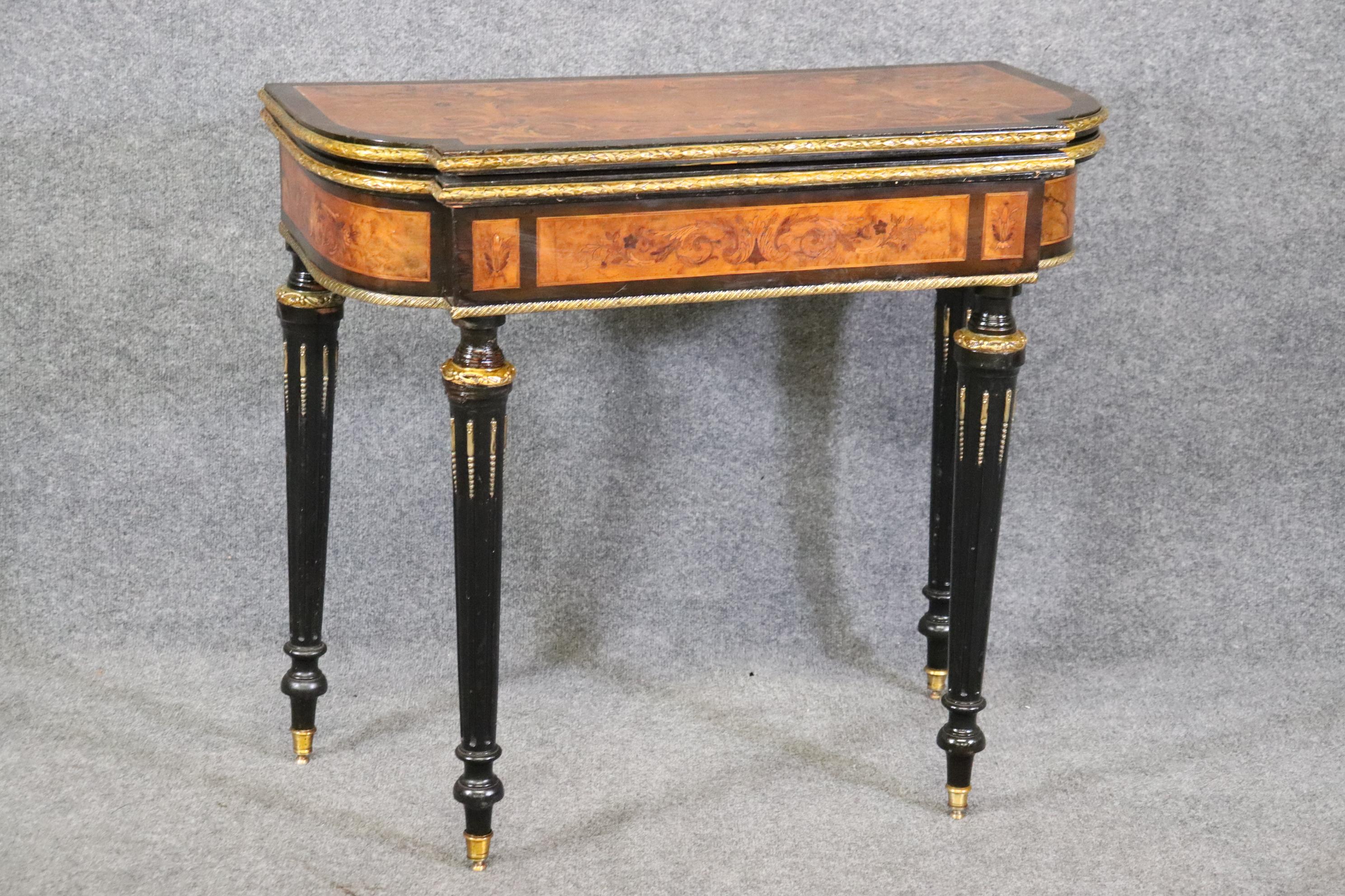 Hervorragender französischer Spieltisch aus ebonisiertem Nussbaumholz mit Bronzeintarsien aus Bronze, um 1870 (Spätes 19. Jahrhundert) im Angebot