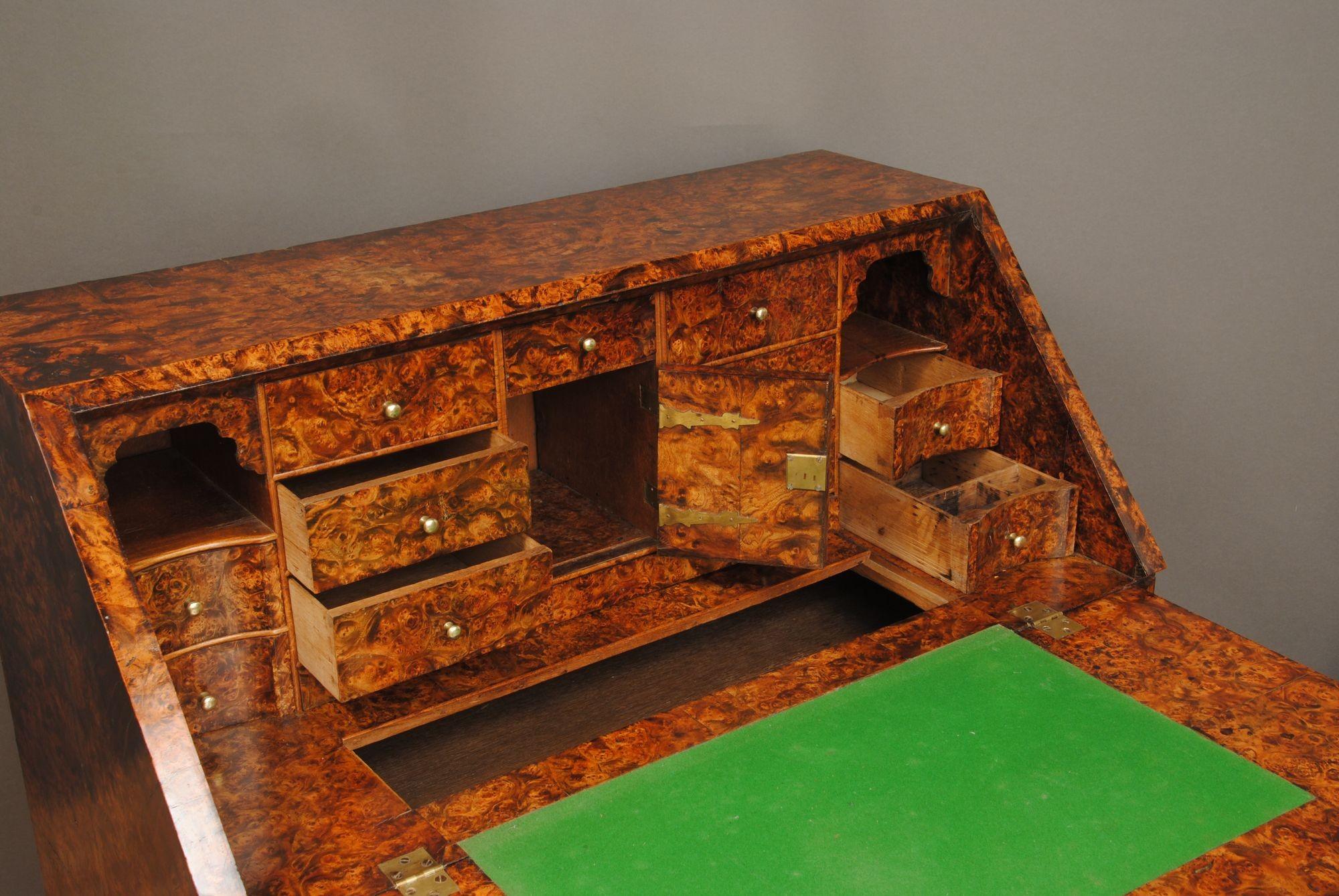 Superb Burr 'Mulberry' Bureau In Good Condition For Sale In Lincolnshire, GB