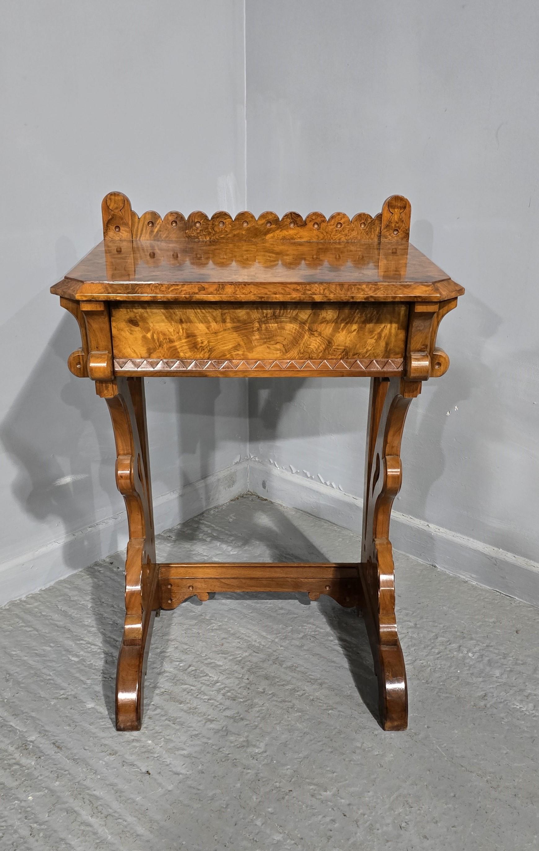 19th Century Superb Burr Walnut Console Hall Table For Sale