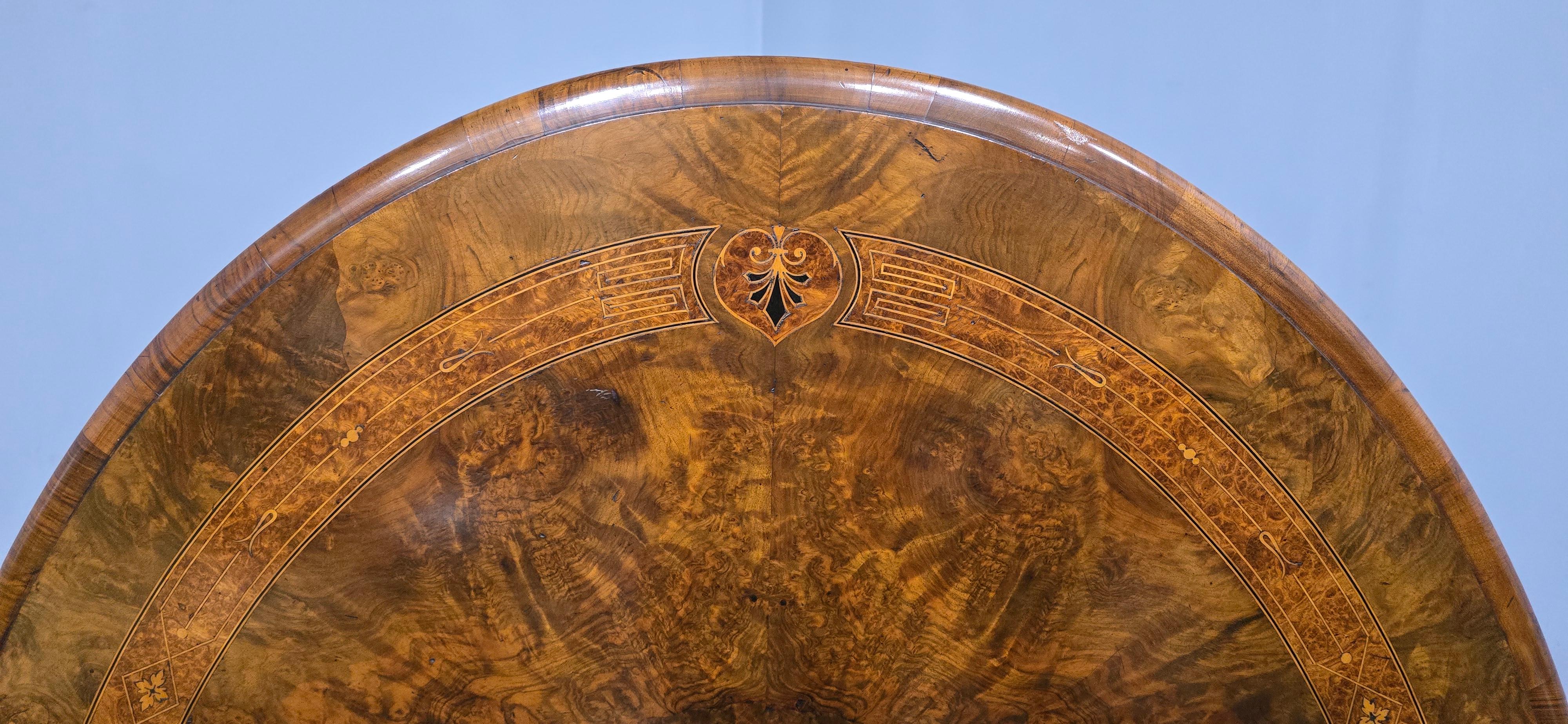 Anglais Superbe table de salle à manger en ronce de noyer en vente