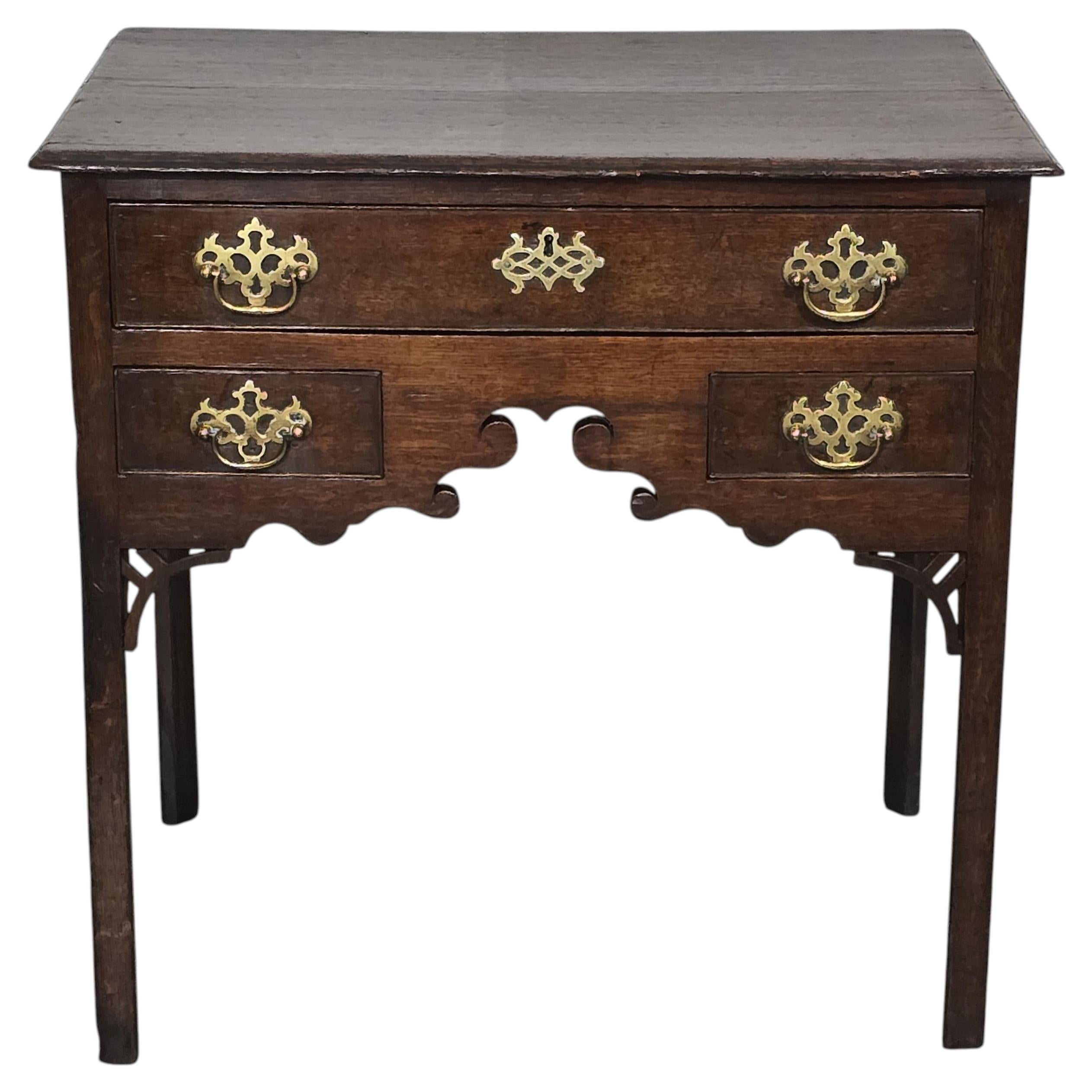 Superbe Lowboy en Oak Oak du 17ème siècle en vente