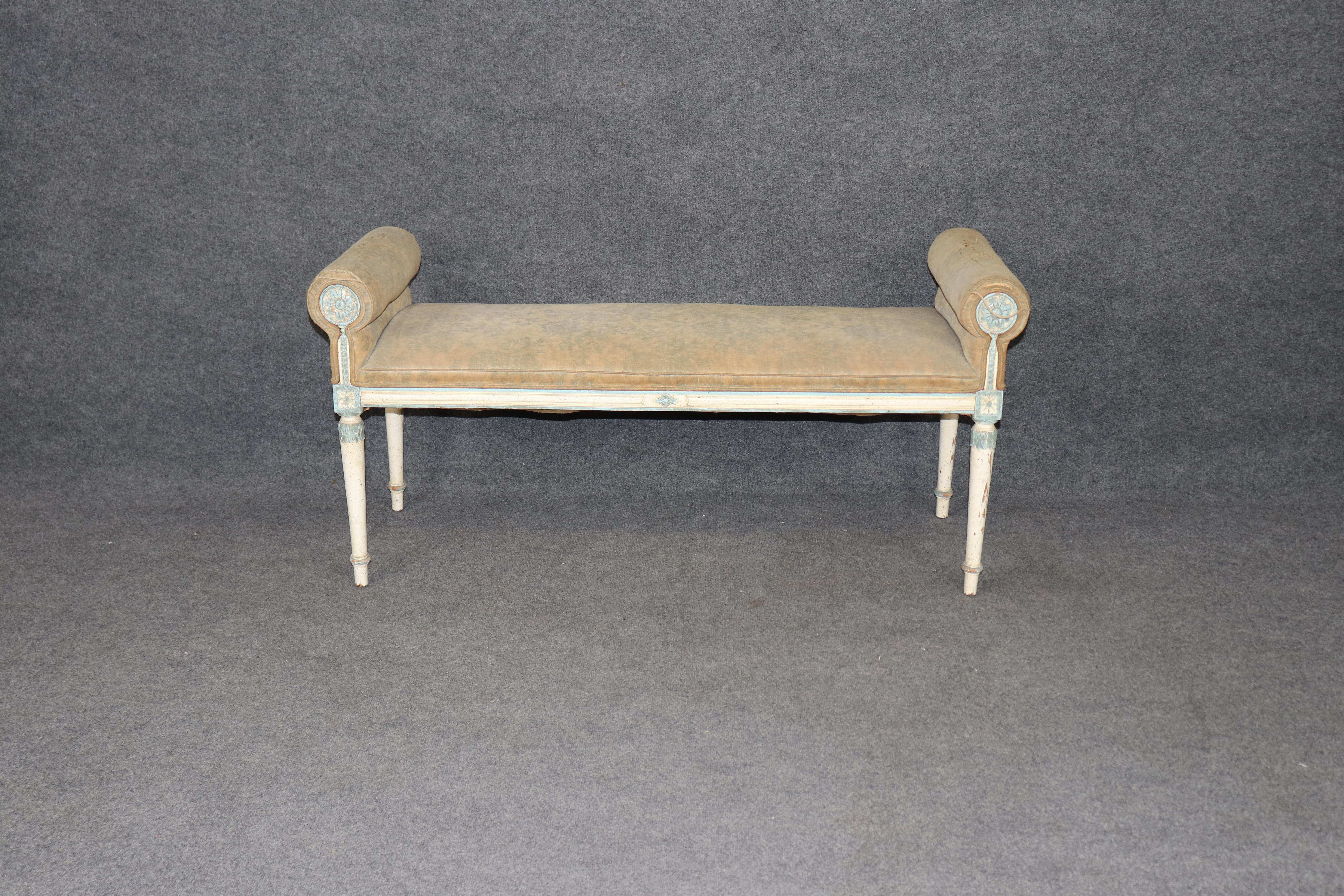 Superb Carved Distressed Painted French Rolled Arm Louis XVI Window Bench In Good Condition For Sale In Swedesboro, NJ