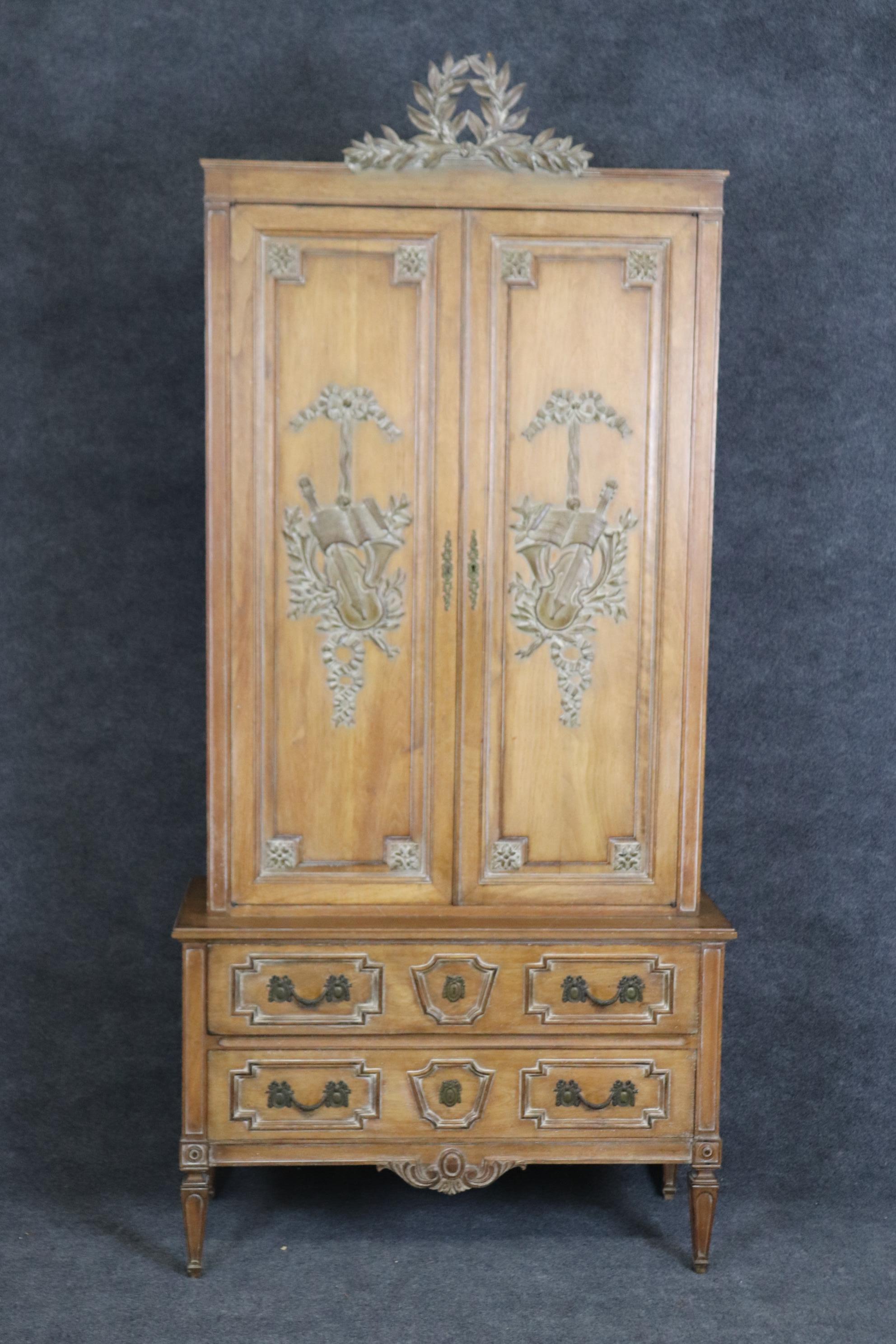 Superb Carved French Auffray Style Louis XVI Limed Walnut Armoire with Wreath In Good Condition For Sale In Swedesboro, NJ
