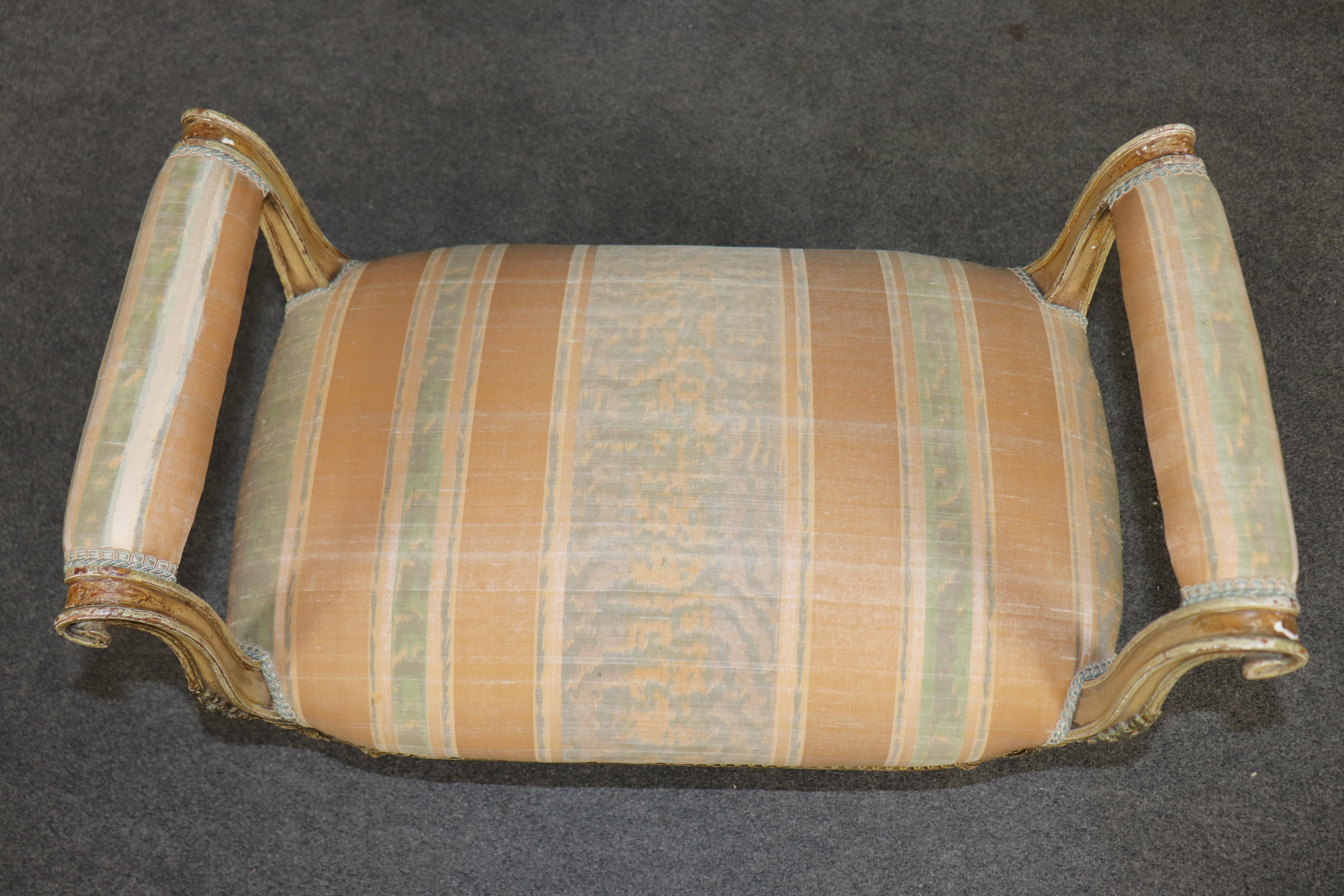Superb Carved French Louis XVI Style Paint Decorated  Window Bench For Sale 7
