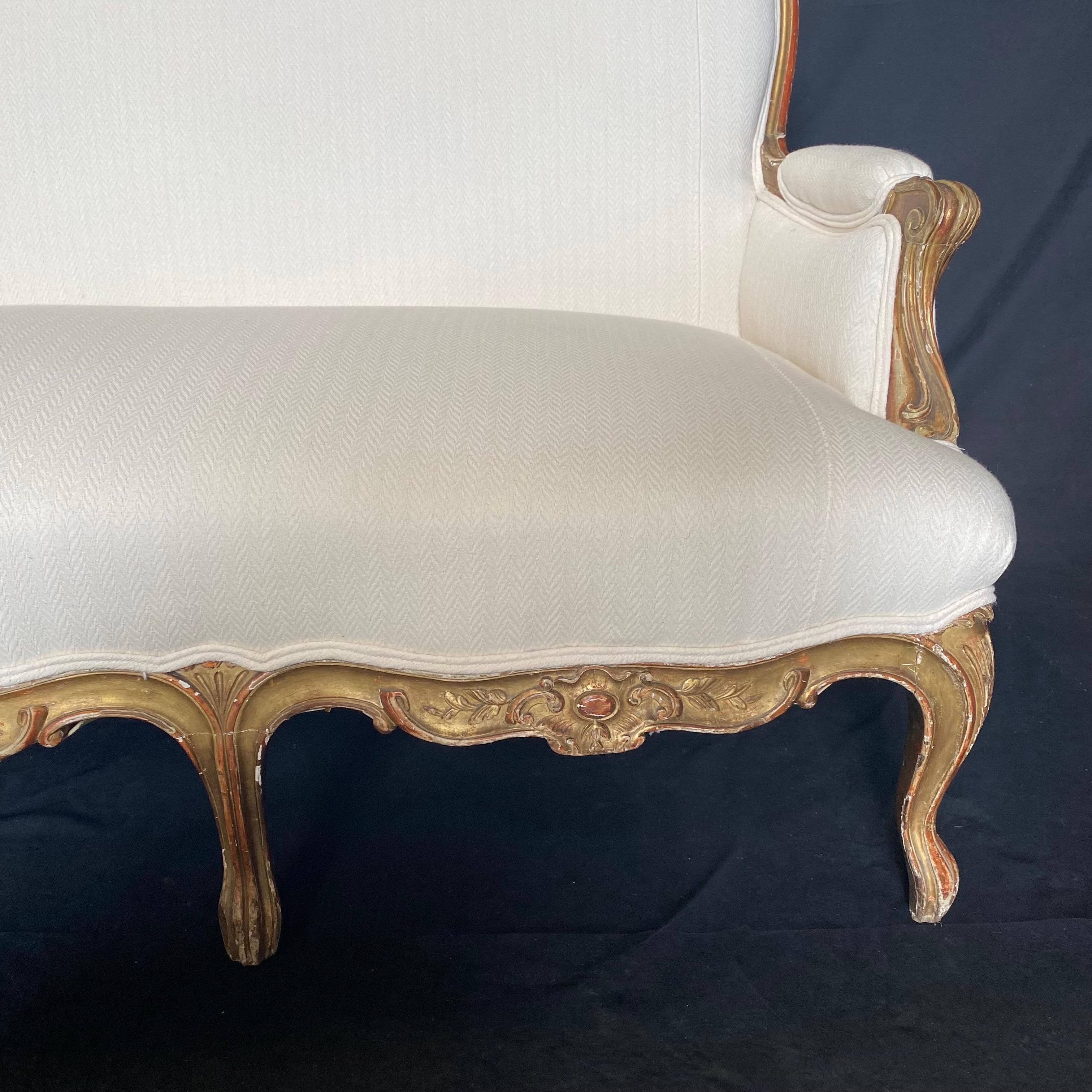 Hervorragend geschnitzt vergoldet 19. Jahrhundert Louis XV Französisch provenzalischen Sofa im Zustand „Gut“ im Angebot in Hopewell, NJ