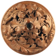 Splendido medaglione da soffitto in Oak intagliato
