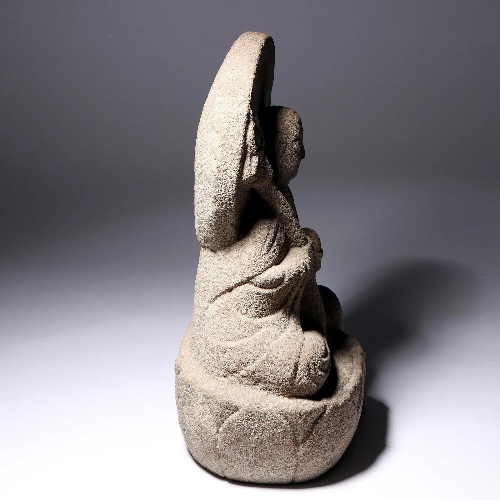 Superbe statue en pierre sculptée de Jizō Bosatsu japonaise Edo à Meiji en vente 2