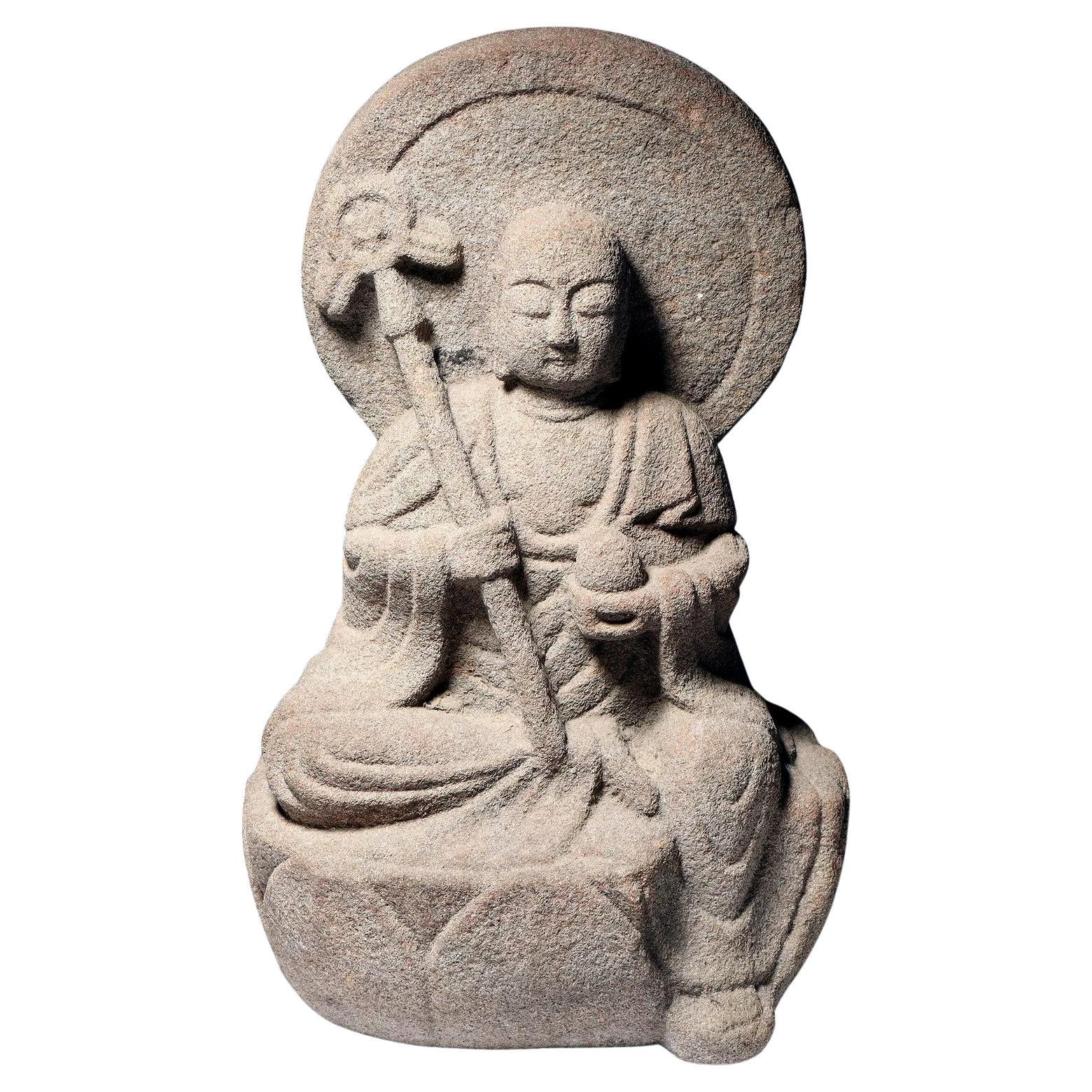 Superbe statue en pierre sculptée de Jizō Bosatsu japonaise Edo à Meiji