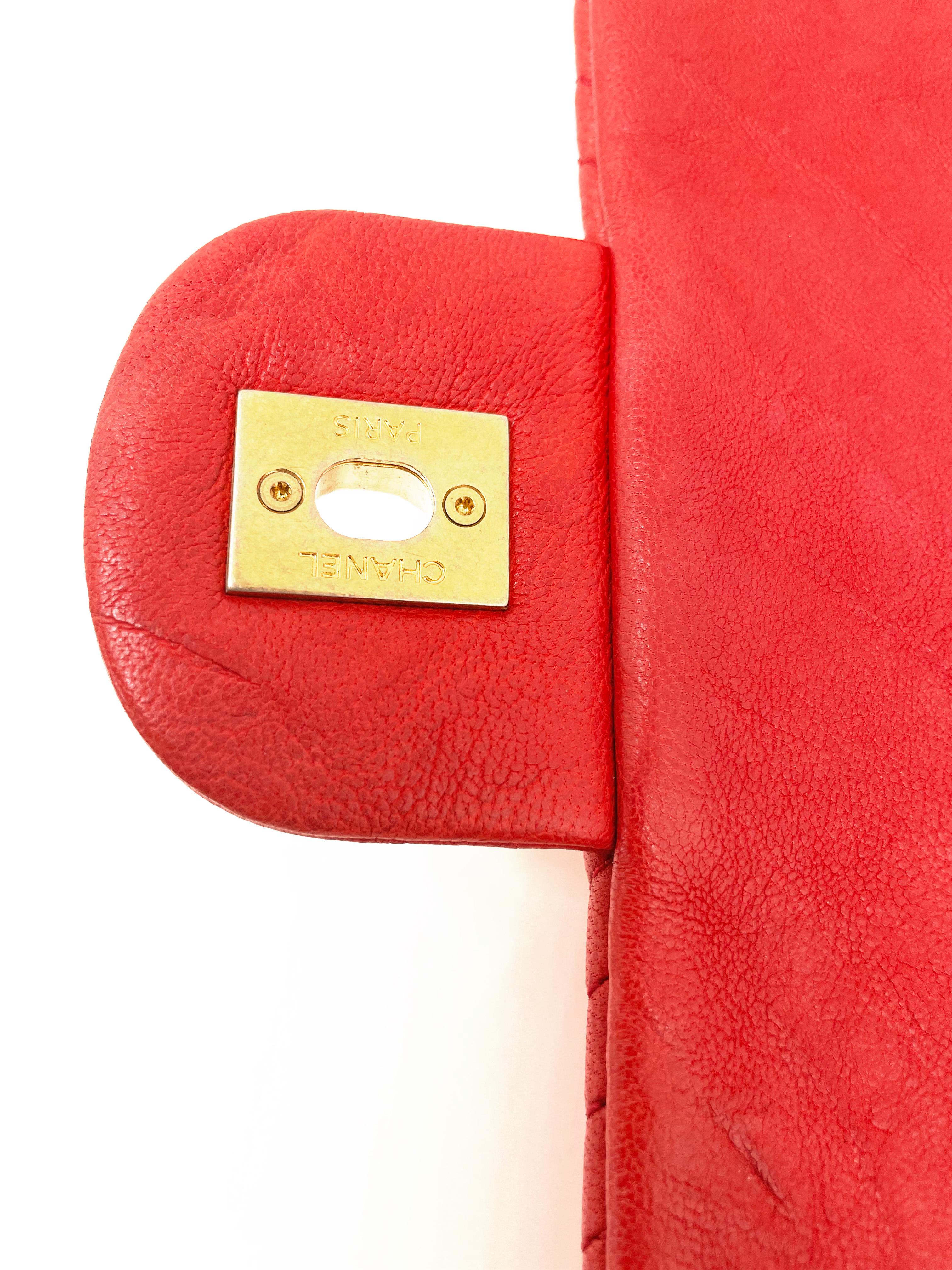 Superbe sac Chanel 27 cm en cuir et motif chevron rouge Valentine en vente 6