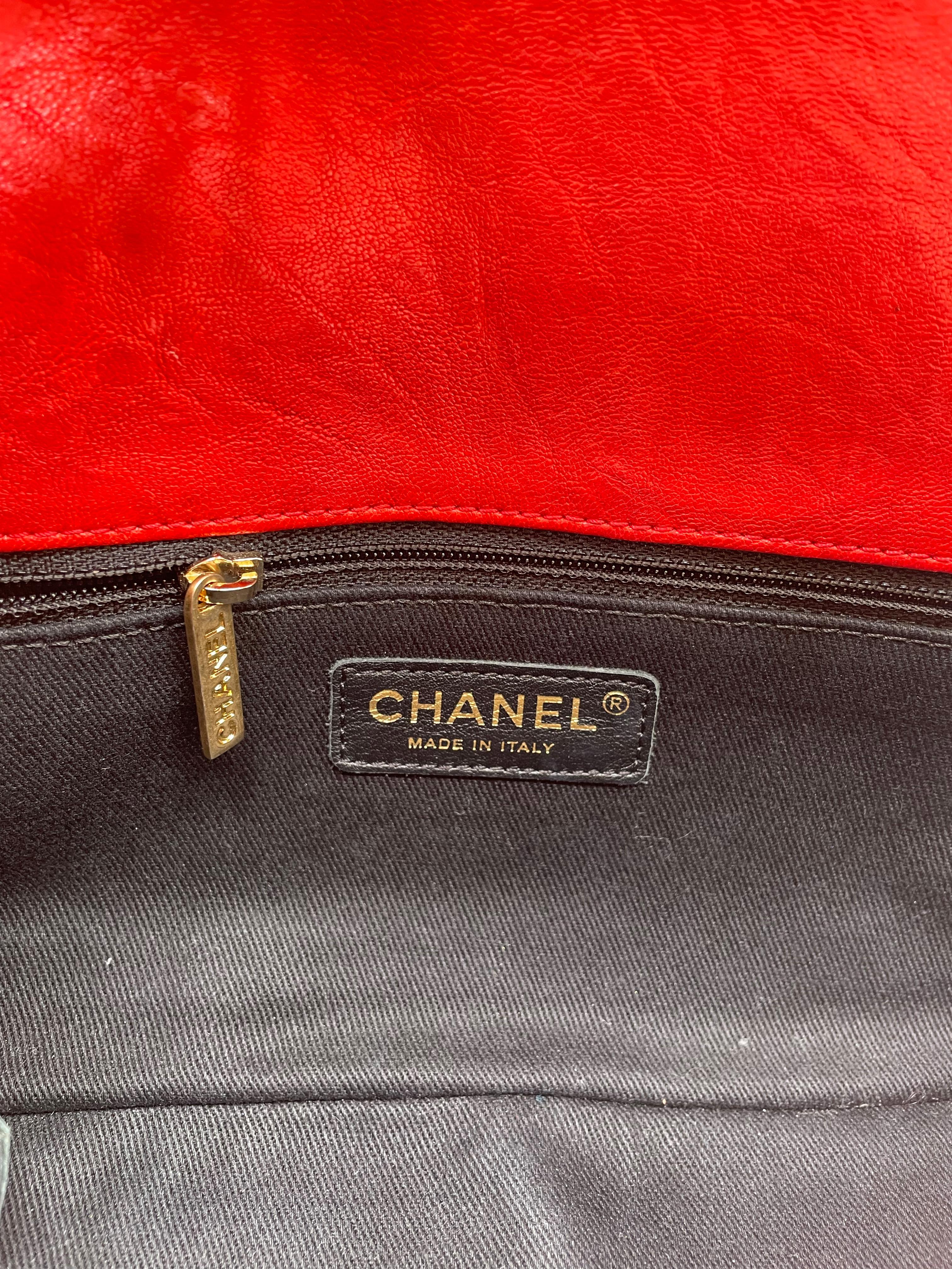 Hervorragende Chanel 27 cm Tasche aus Leder und Valentine Red Chevron Muster im Angebot 9