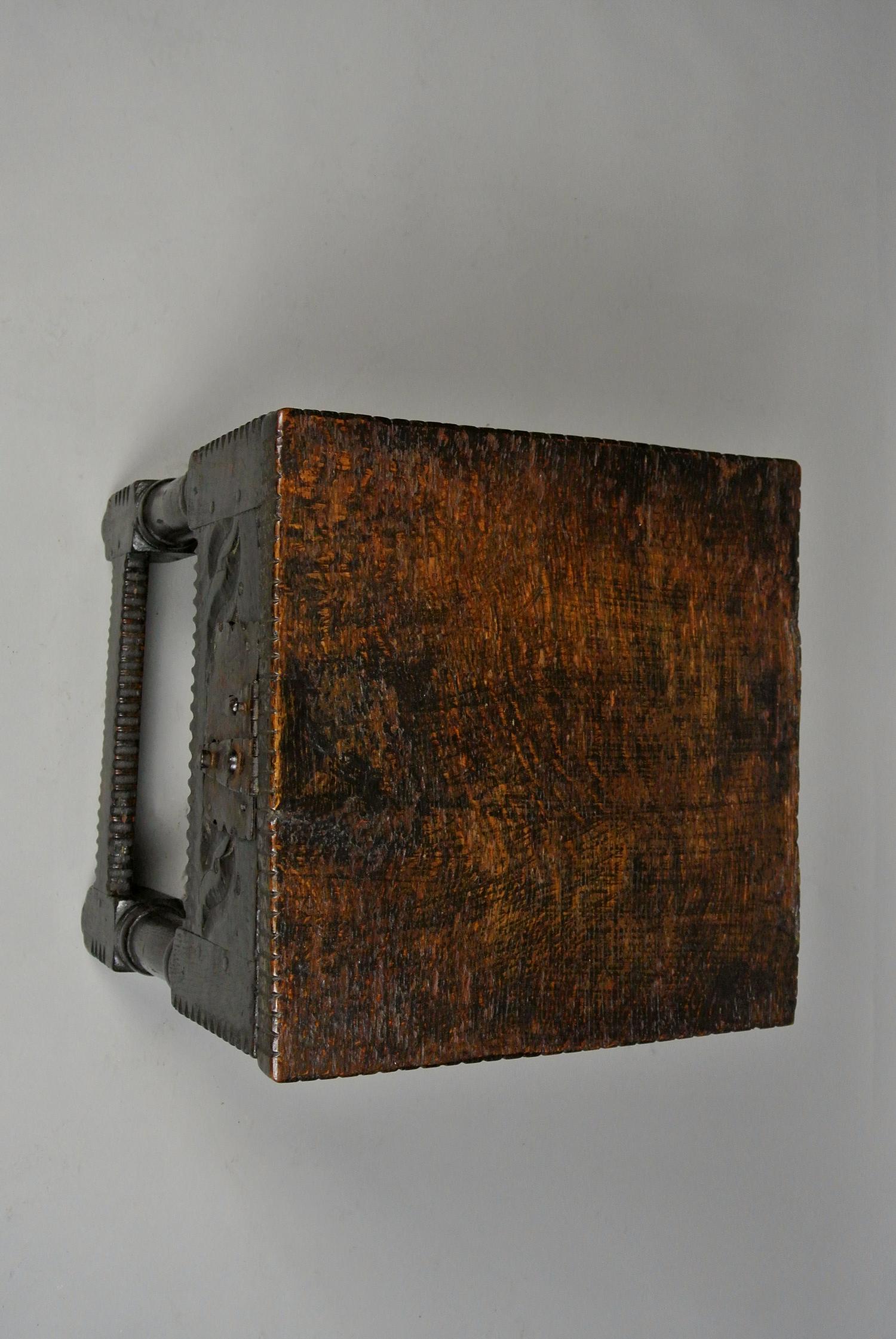 Altro Superbo sgabello a cassetta in Oak inglese Charles I, 1640 ca. in vendita