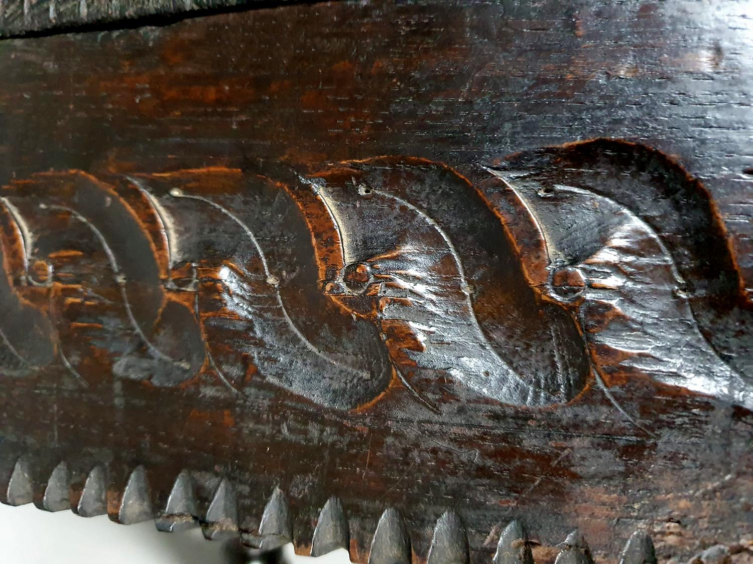 Superbo sgabello a cassetta in Oak inglese Charles I, 1640 ca. in vendita 2