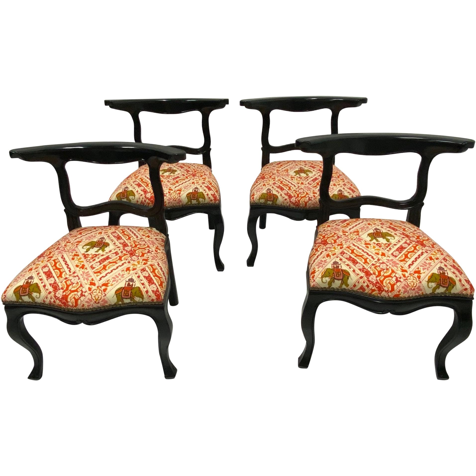 Superbe ensemble chic de 4 chaises pantoufles Hollywood Regency ébénisées