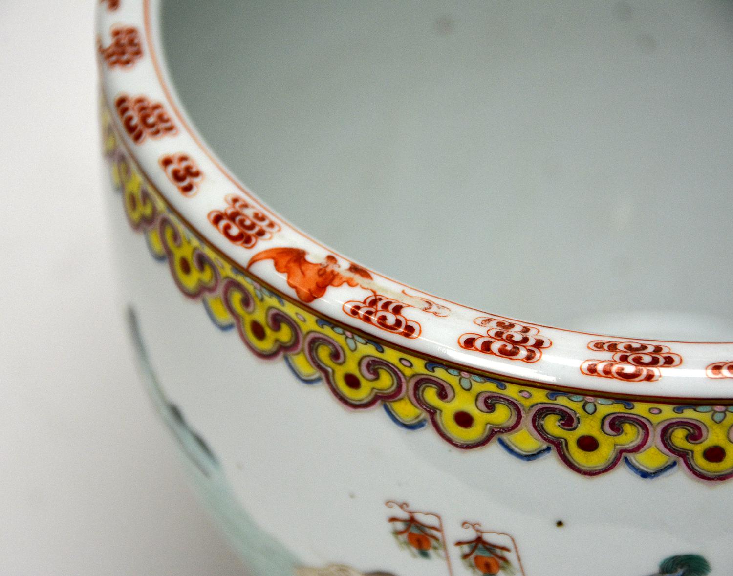Superb Chinese Qing Qianlong Famille Rose Children Parade Porcelain Jardiniere For Sale 2