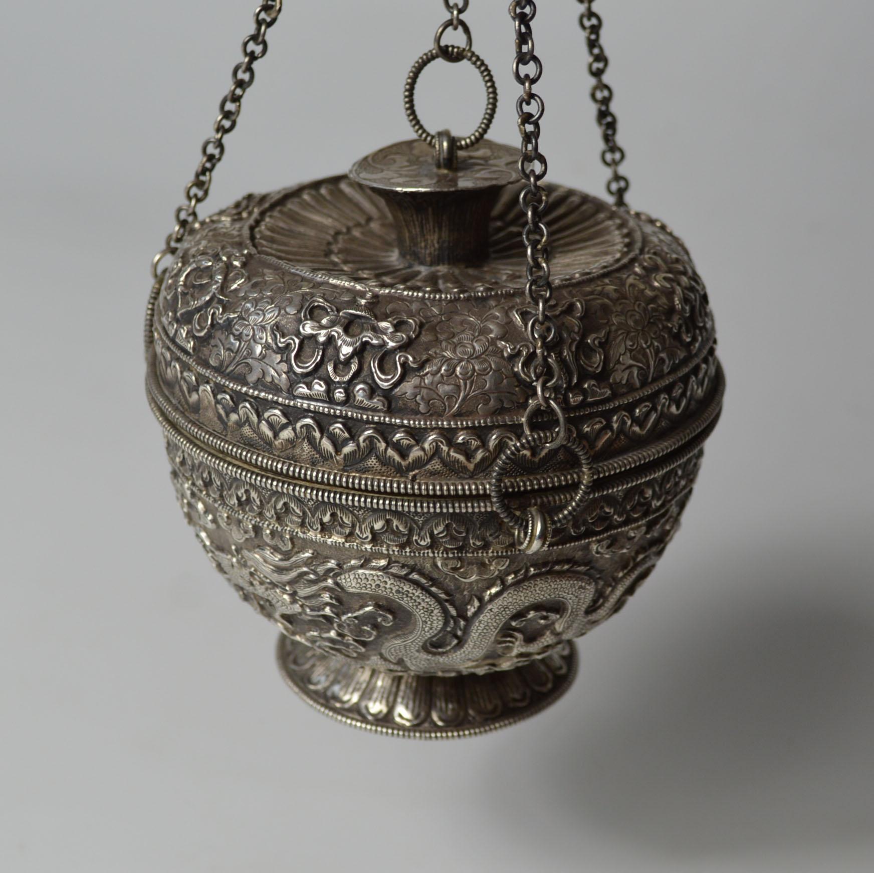 Superb Chinese Sino Tibetan Silver Altar Vessel 19th Century 中国古董 For Sale 1