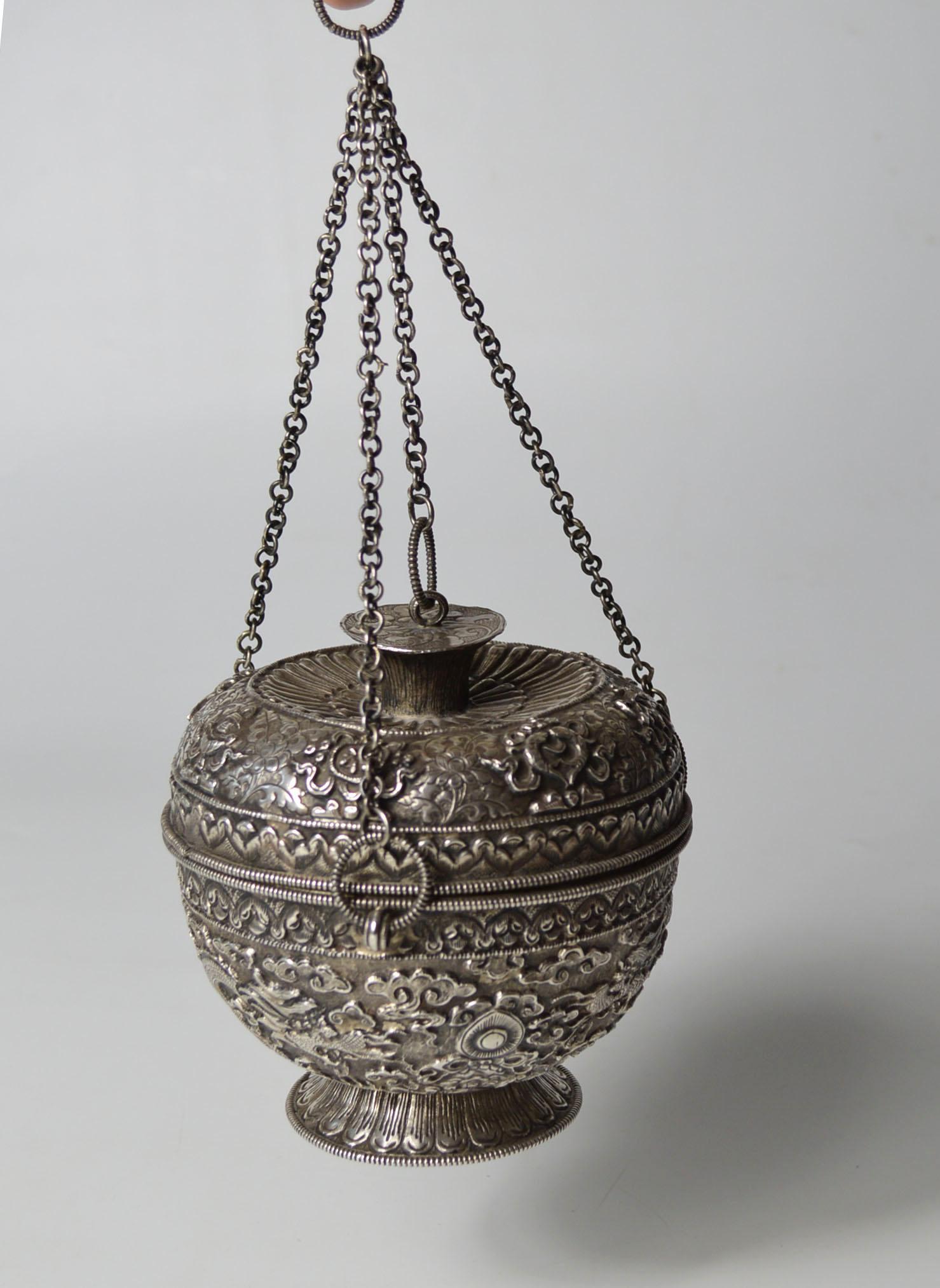 Superb Chinese Sino Tibetan Silver Altar Vessel 19th Century 中国古董 For Sale 5