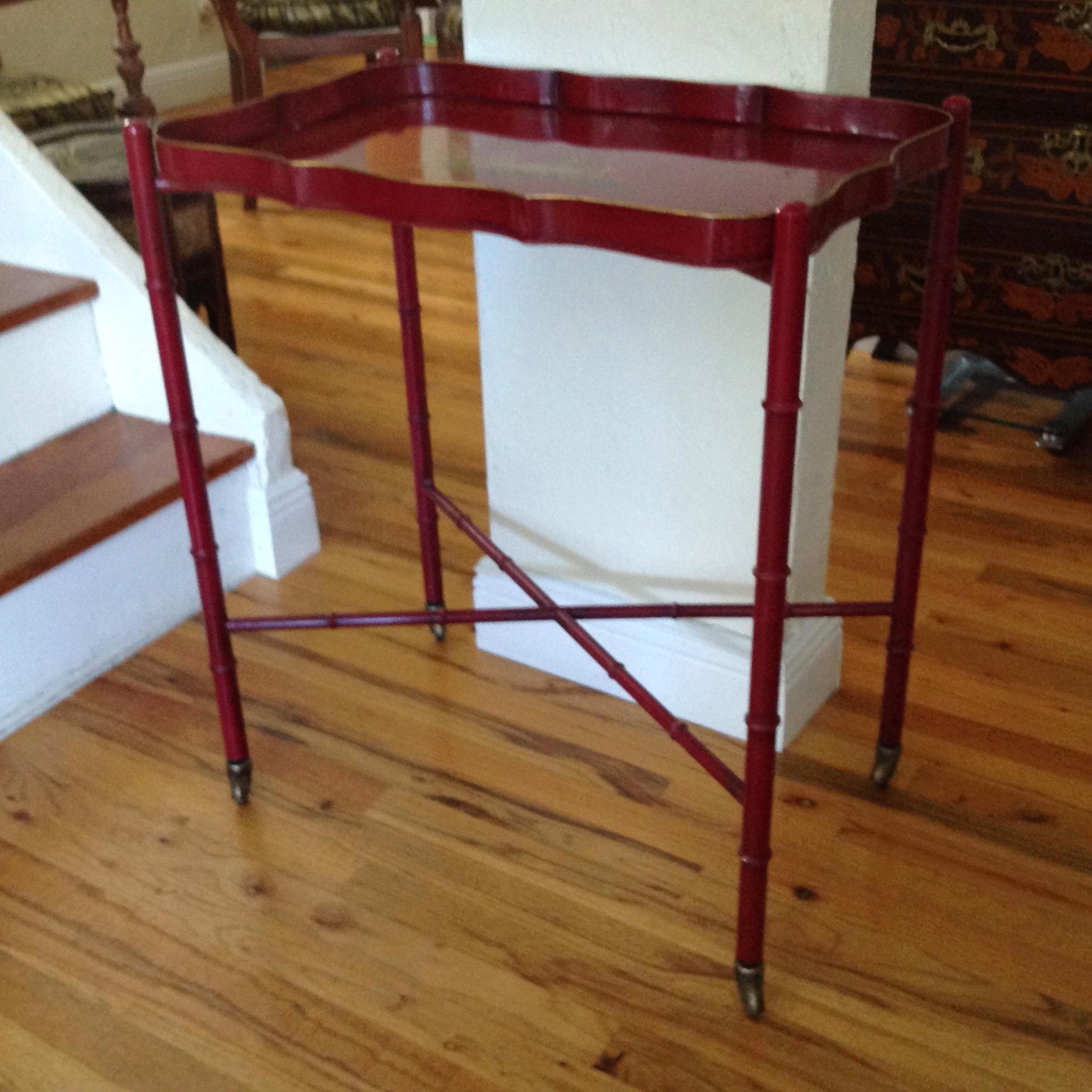 Superb Chinoiserie Style Tole Tray Table on Original Stand In Good Condition In West Palm Beach, FL