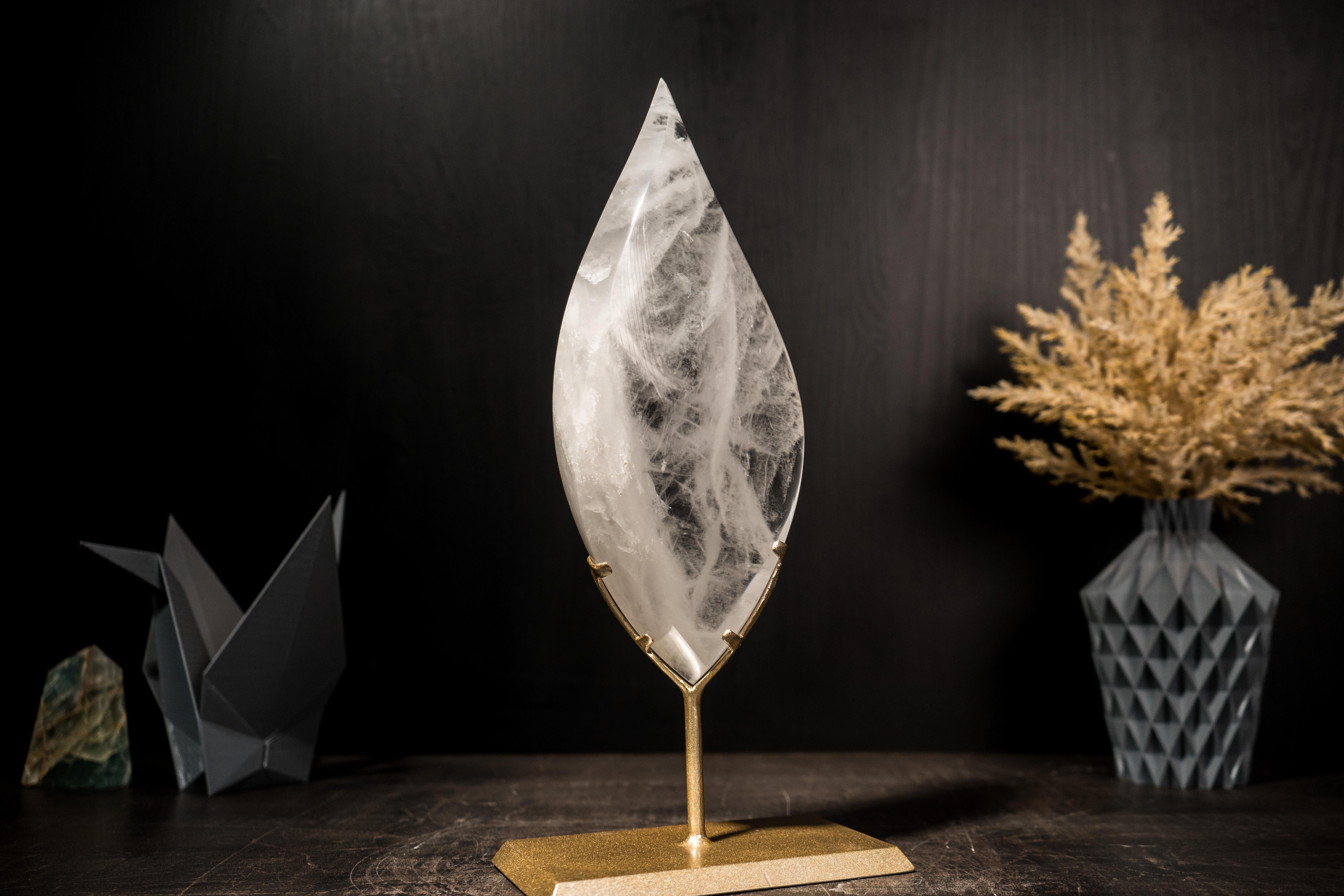 XXI secolo e contemporaneo Scultura di quarzo chiaro con fiamma, cristallo di alta qualità su supporto in metallo in vendita
