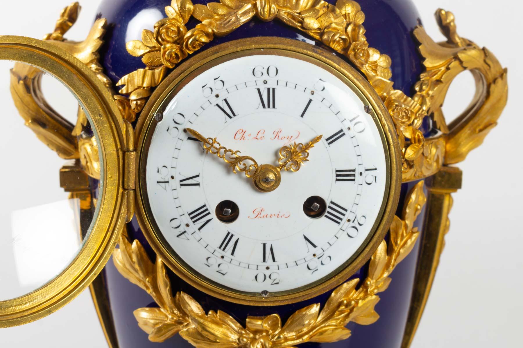 Superb Clock, Giltbronze and Blue Enamel by Beurdeley, Paris, France, circa 1850 In Good Condition For Sale In Saint-Ouen, FR