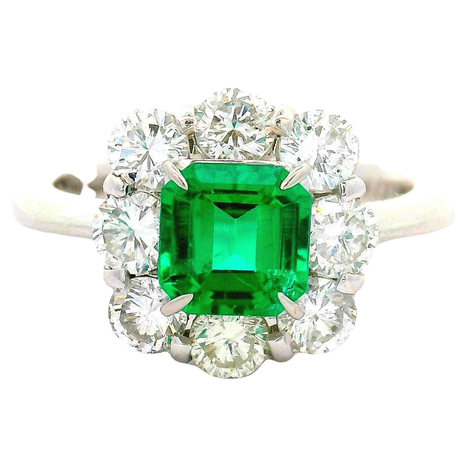 Espléndido Anillo Halo de Platino con Diamante Esmeralda Colombiano, Certificado GIA