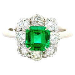 Espléndido Anillo Halo de Platino con Diamante Esmeralda Colombiano, Certificado GIA