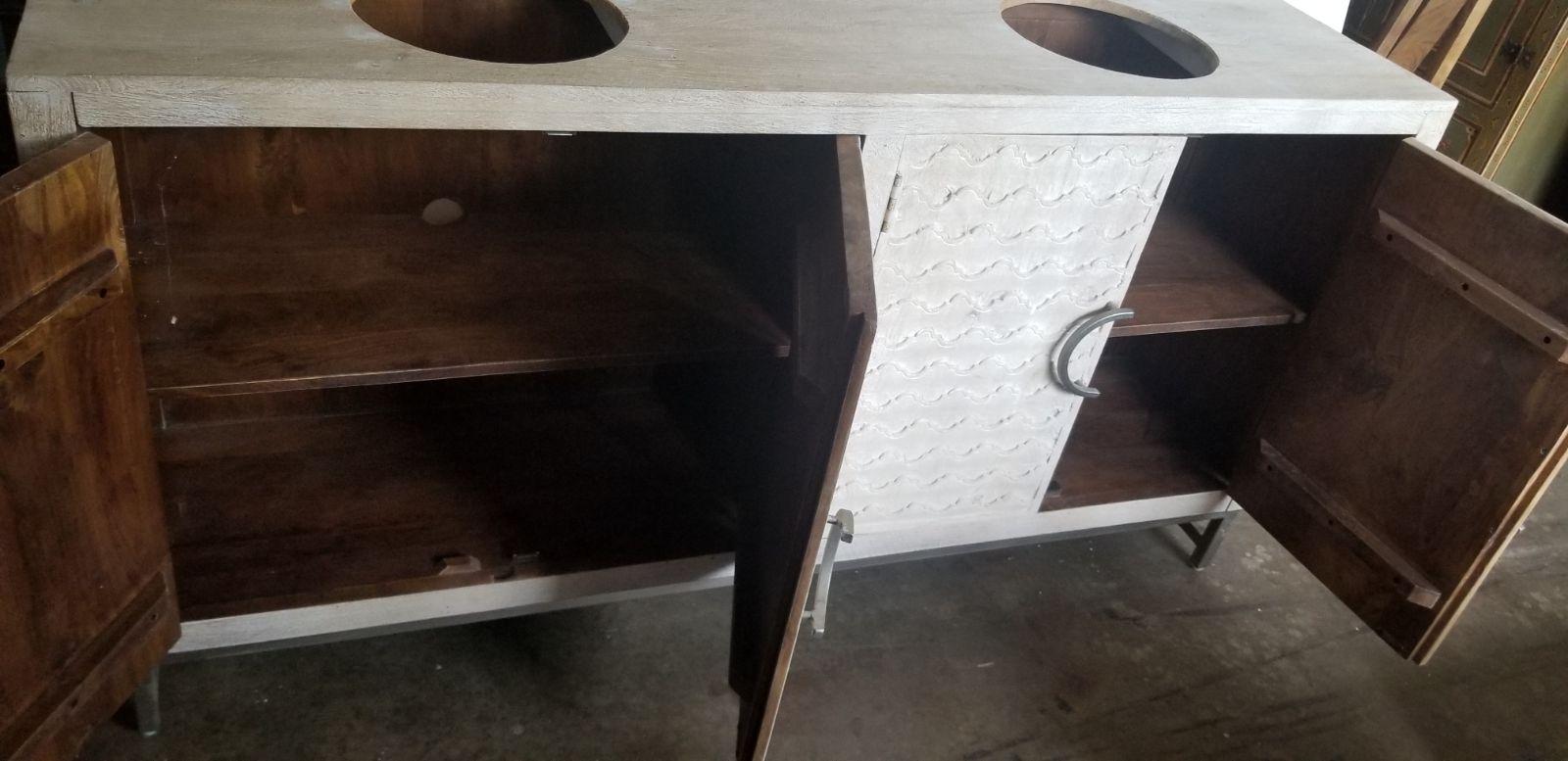 Superb Contemporary Vanity with Two Sink with Moroccan Style For Sale 1