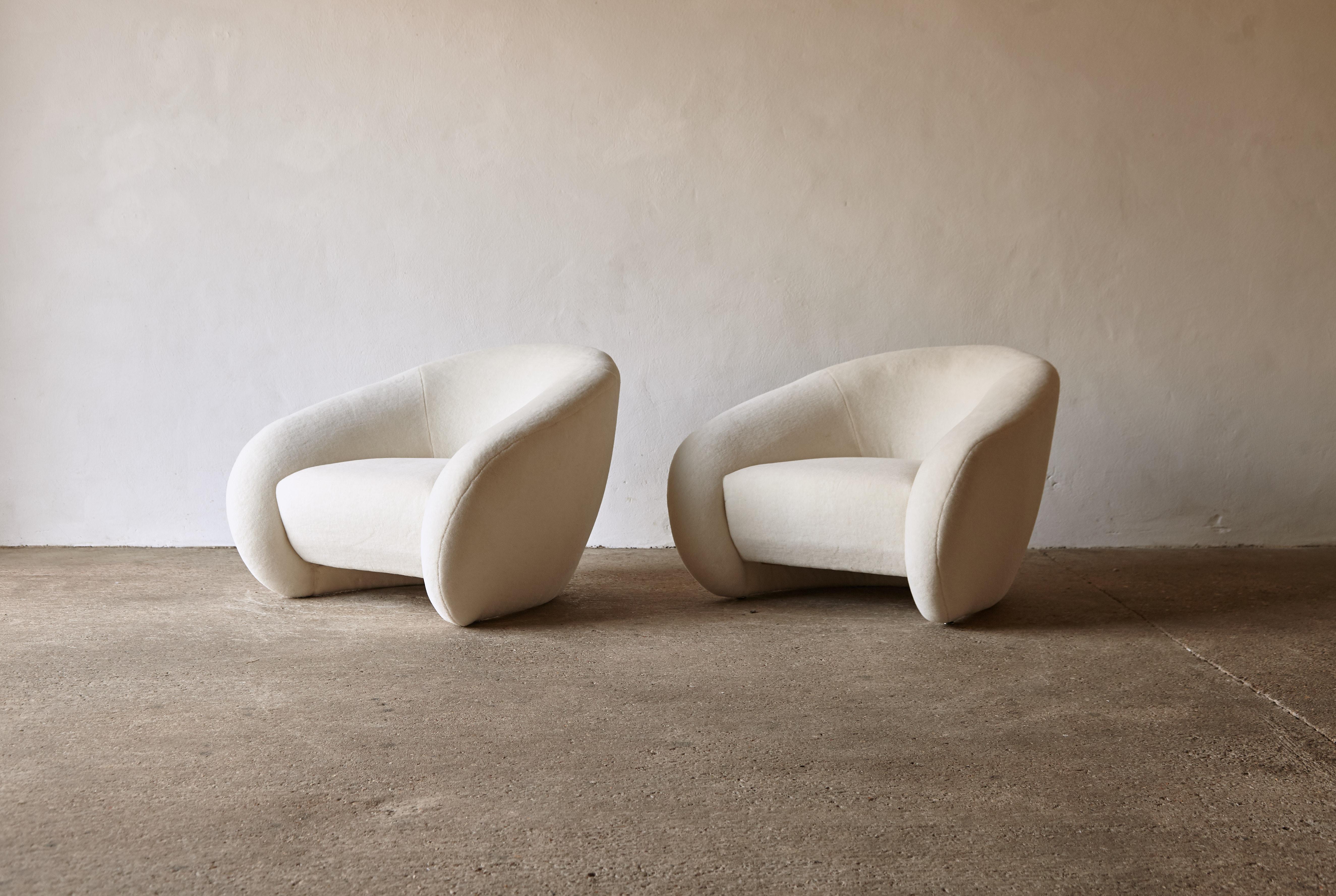 Superb Curved Lounge Chairs, Newly Upholstered in Alpaca, Italy 4