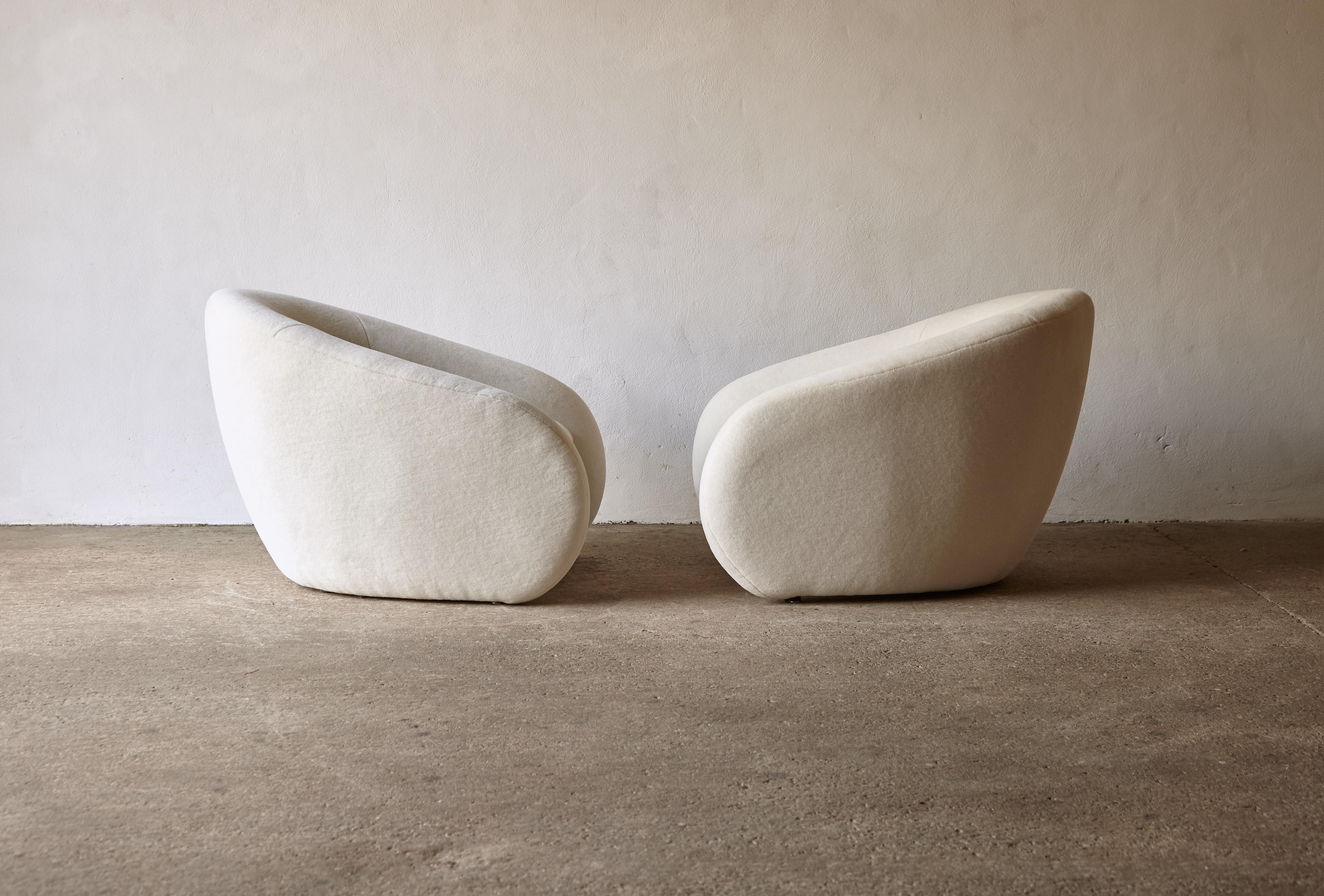 Superb Curved Lounge Chairs, Newly Upholstered in Alpaca, Italy 3