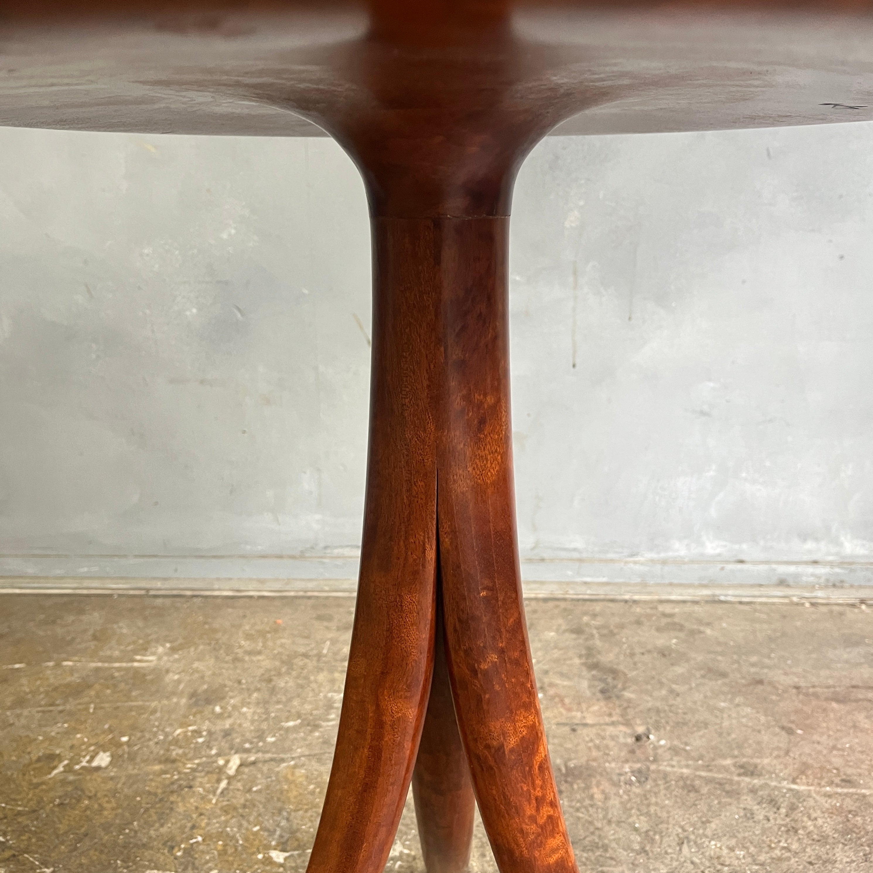 Superbe table à vin tripode David N. Ebner Studio Craft en vente 4