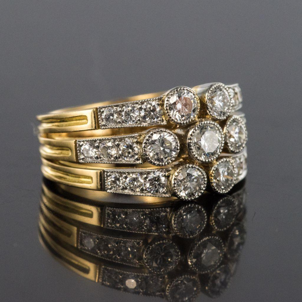 Bague moderne  3 anneaux en or et diamants en vente 5