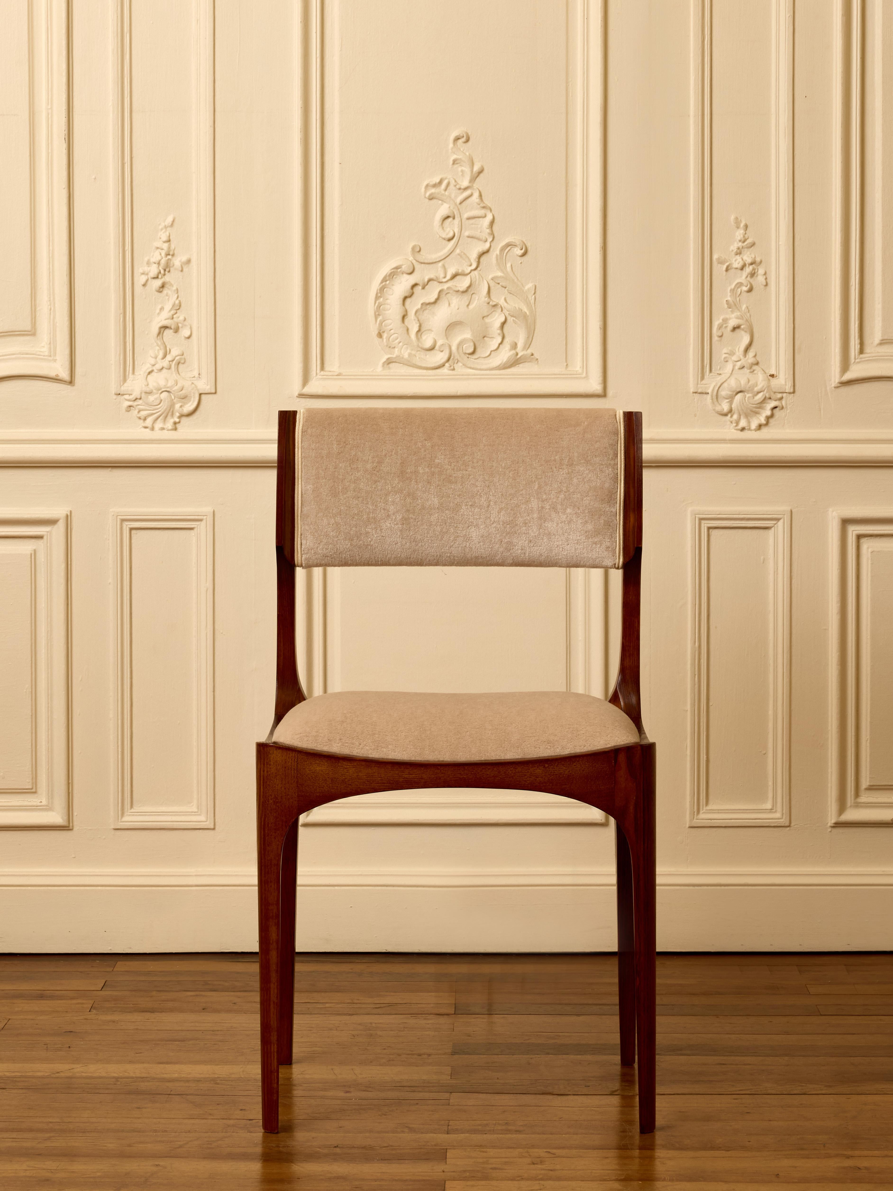 Mid-Century Modern Superb dining chair in Mohair velvet For Sale