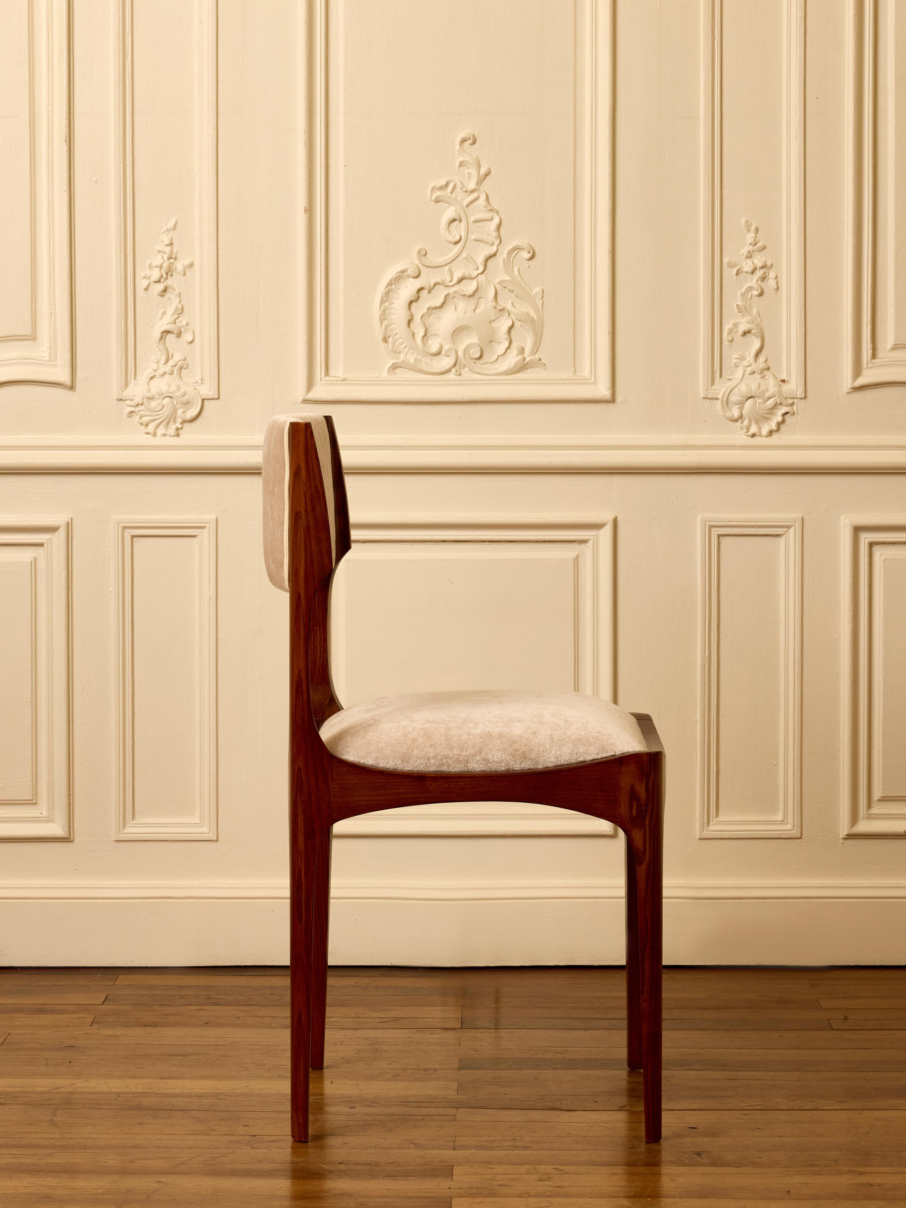 Italian Superb dining chair in Mohair velvet For Sale