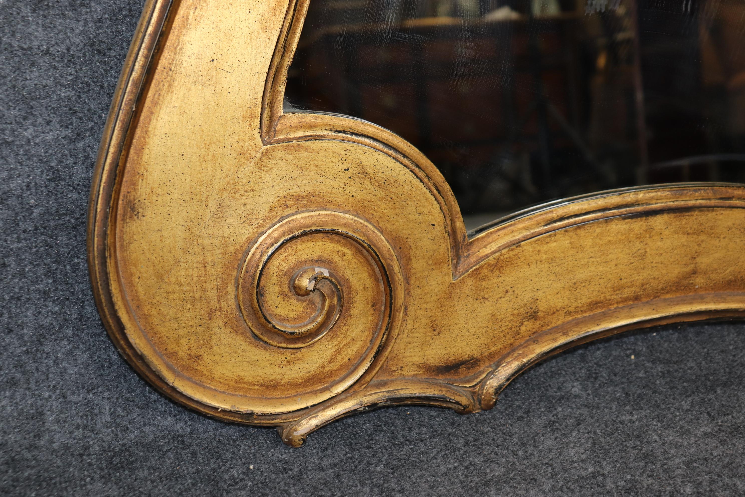 Superb Distress Gilded Gold Leaf Georgian Carved Acanthus Leaf and Shell Mirror In Good Condition For Sale In Swedesboro, NJ