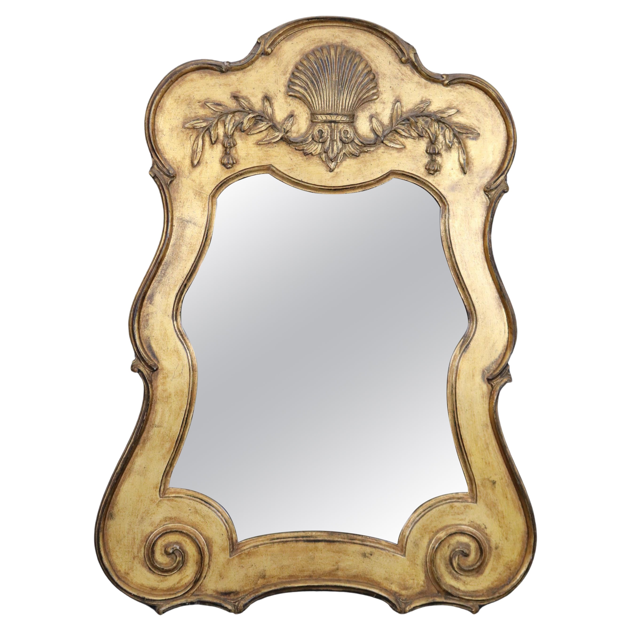 Superbe miroir géorgien sculpté de feuilles d'Acanthus et de coquillages, doré à la feuille d'or. en vente