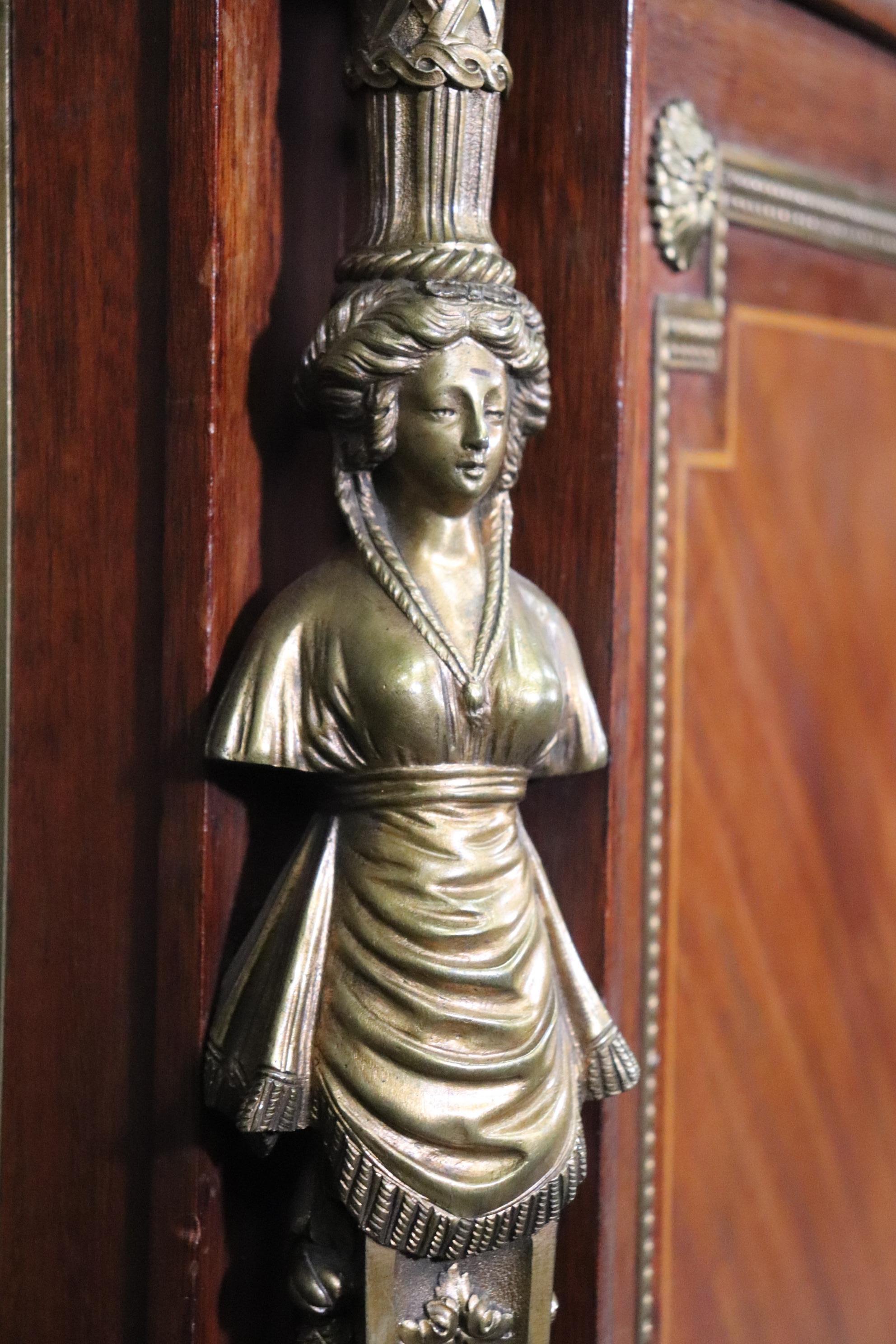 Hervorragendes figurales Dor'e-Sideboard aus Bronze, Francois Linke zugeschrieben (Louis XVI.) im Angebot