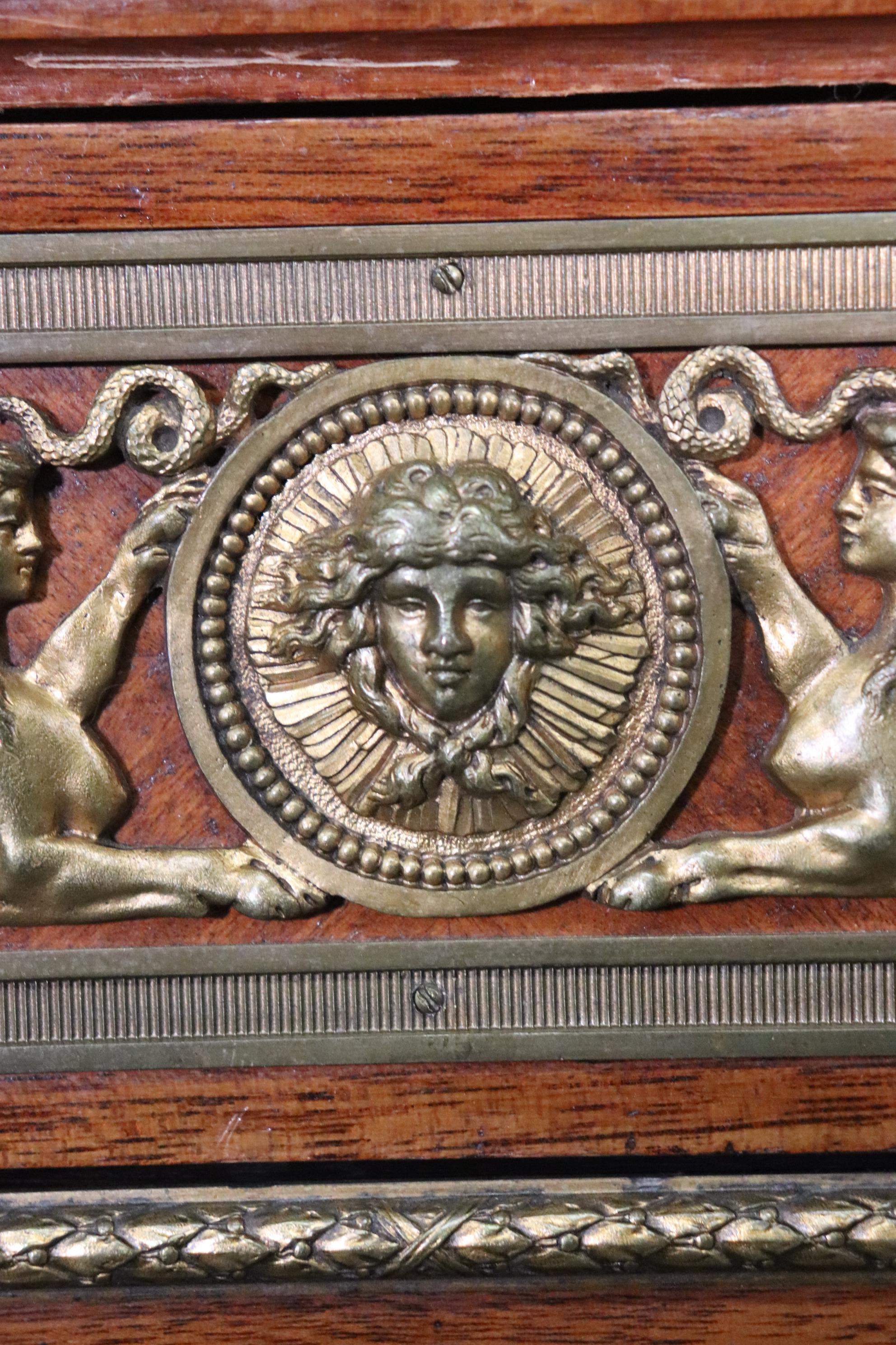 Hervorragendes figurales Dor'e-Sideboard aus Bronze, Francois Linke zugeschrieben (Spätes 19. Jahrhundert) im Angebot