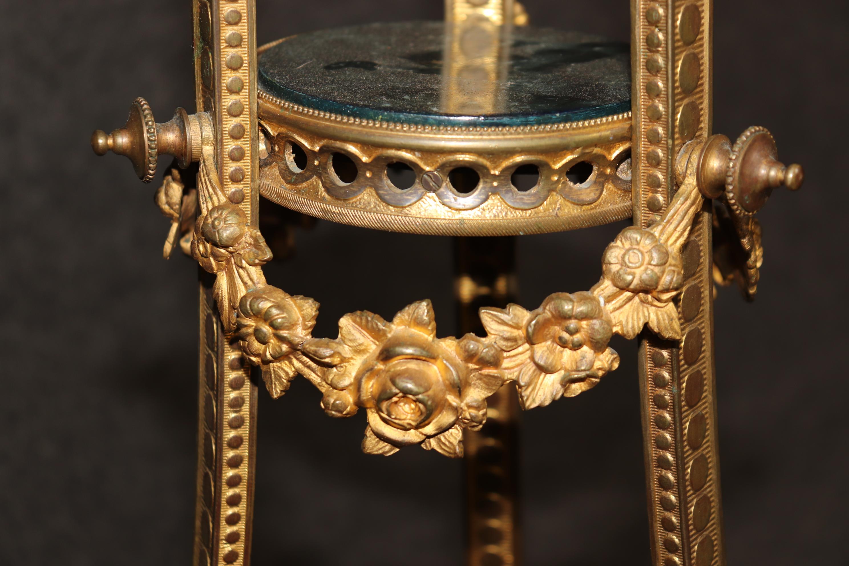 Espléndido pedestal de dos pisos de mármol Verdi con cabeza de carnero en bronce doré en venta 5