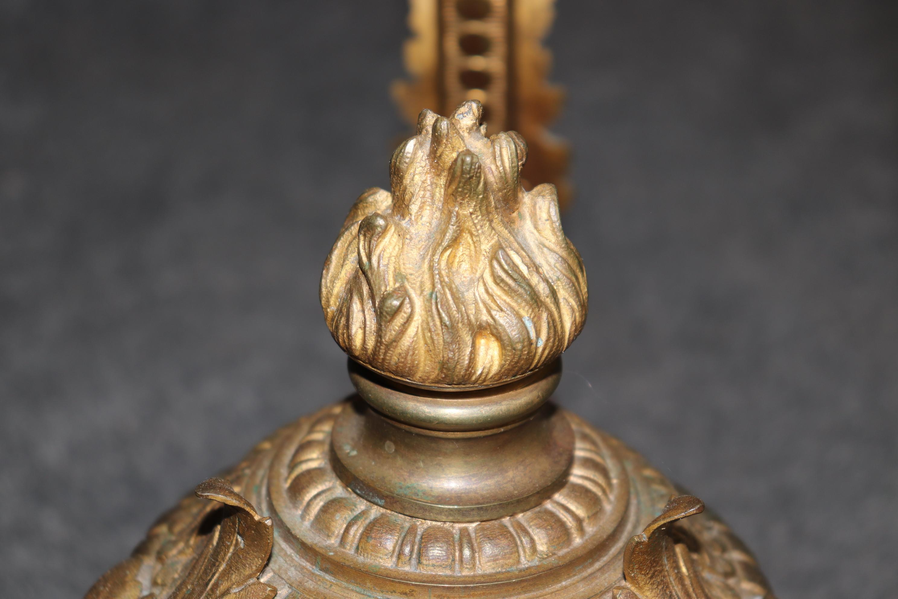 Espléndido pedestal de dos pisos de mármol Verdi con cabeza de carnero en bronce doré en venta 6