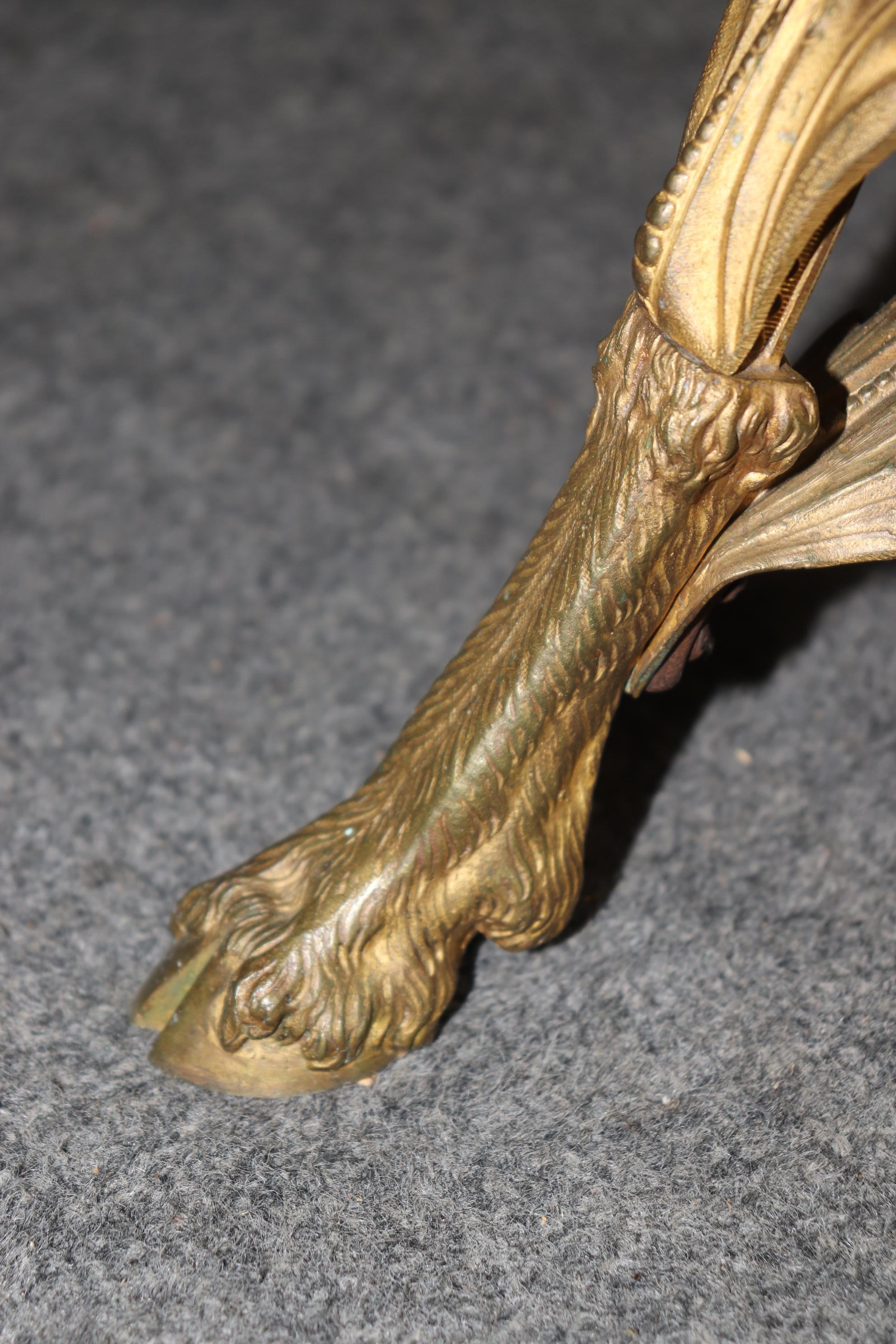 Espléndido pedestal de dos pisos de mármol Verdi con cabeza de carnero en bronce doré en venta 8