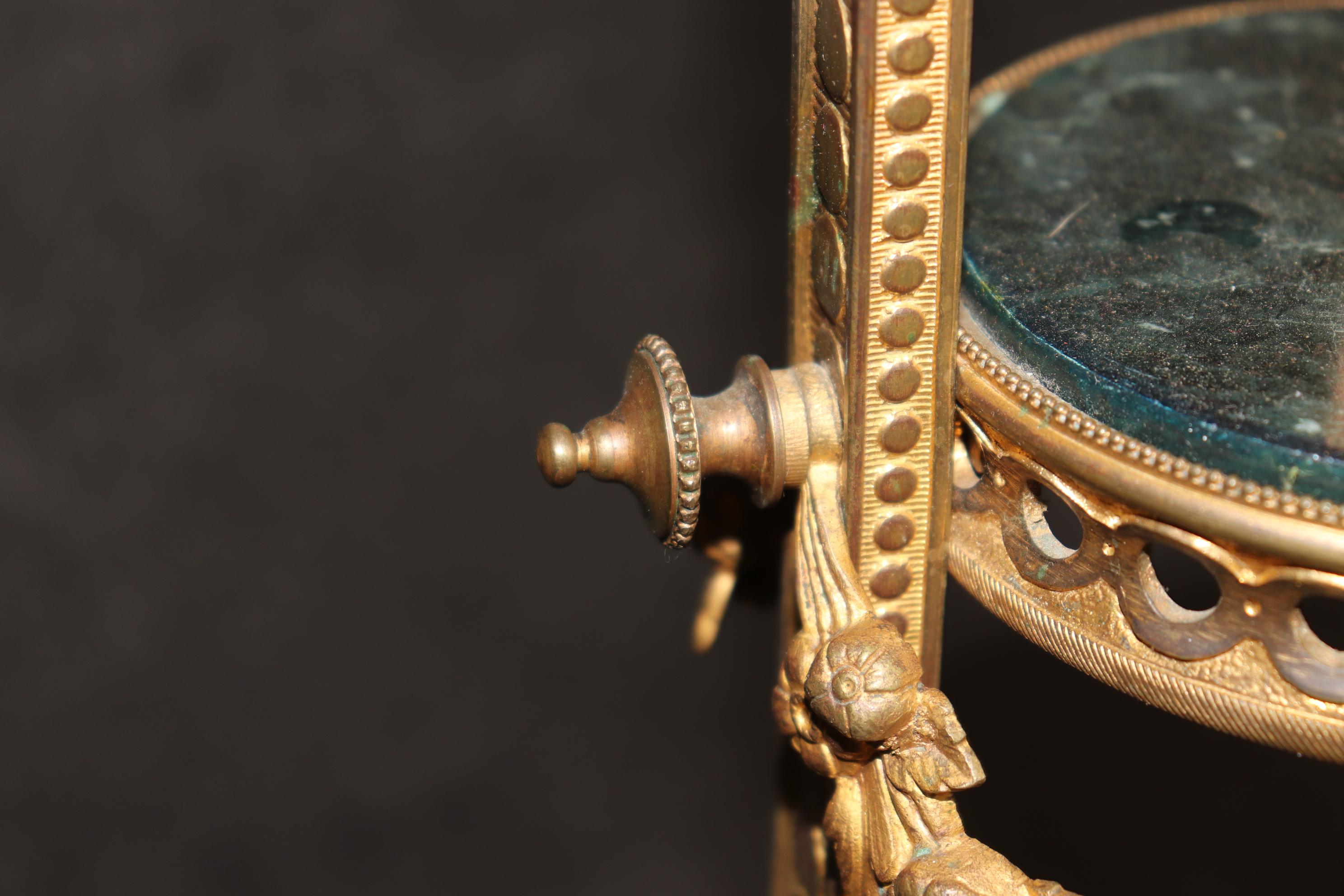 Espléndido pedestal de dos pisos de mármol Verdi con cabeza de carnero en bronce doré en venta 10