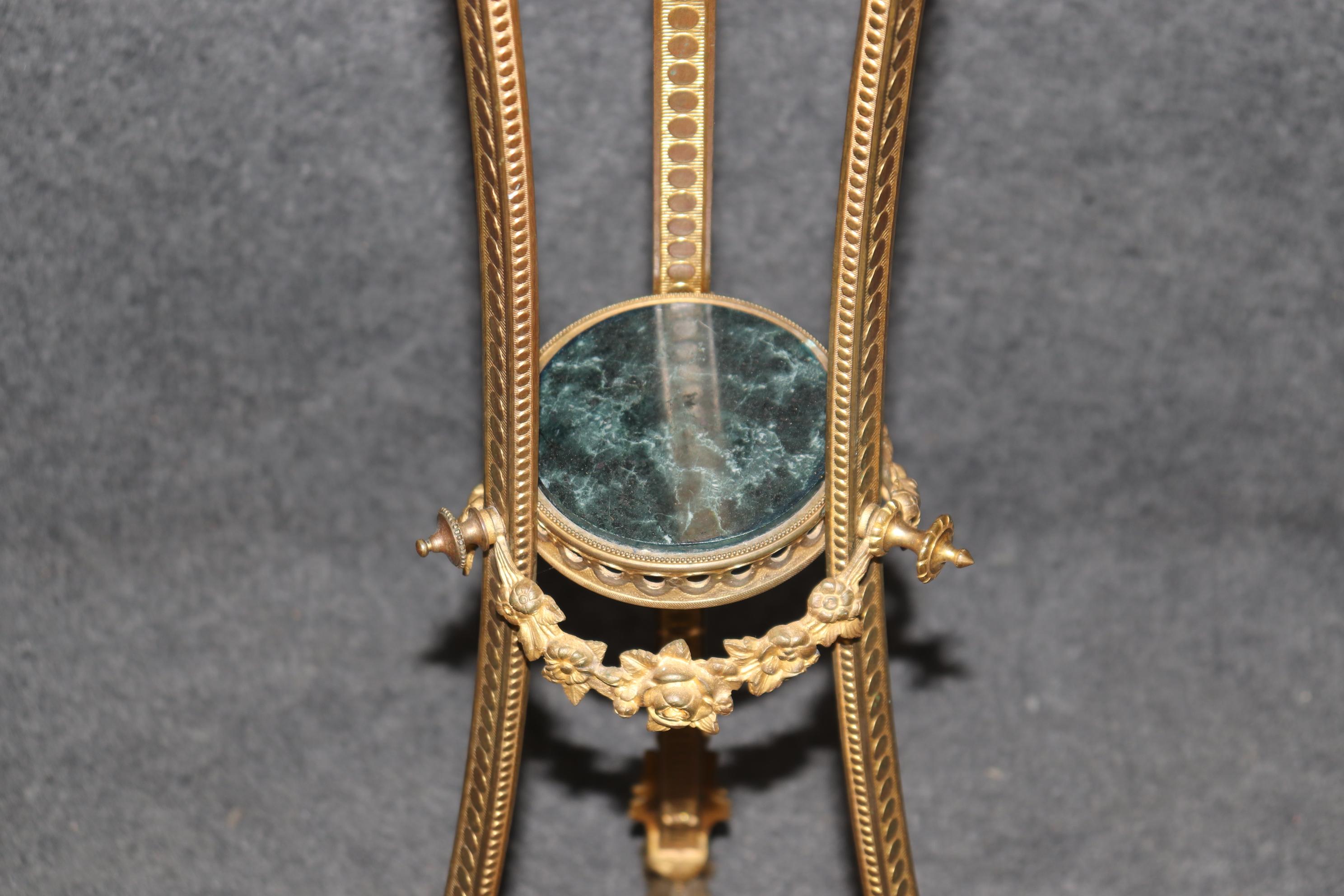Espléndido pedestal de dos pisos de mármol Verdi con cabeza de carnero en bronce doré Bronce en venta