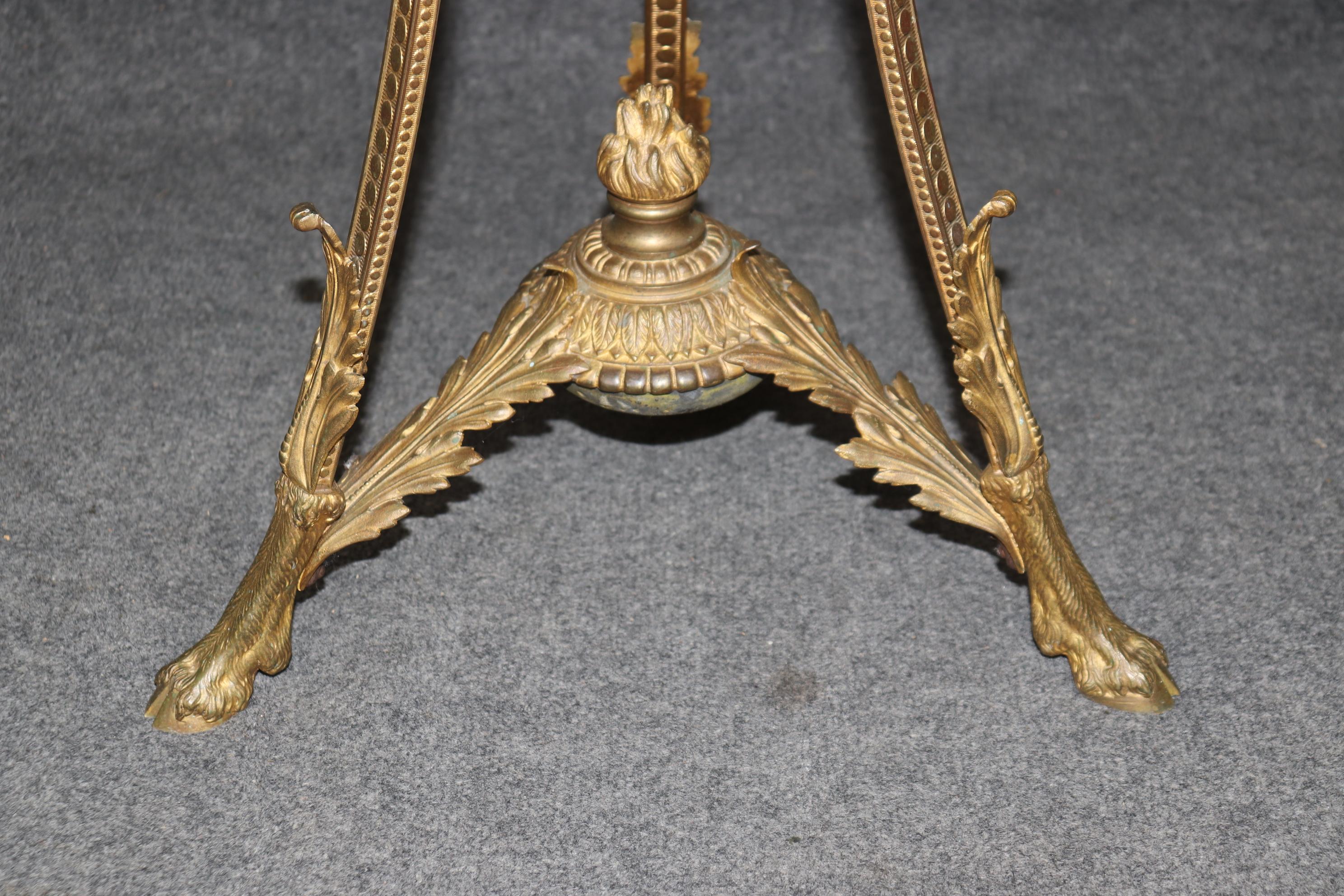 Espléndido pedestal de dos pisos de mármol Verdi con cabeza de carnero en bronce doré en venta 1