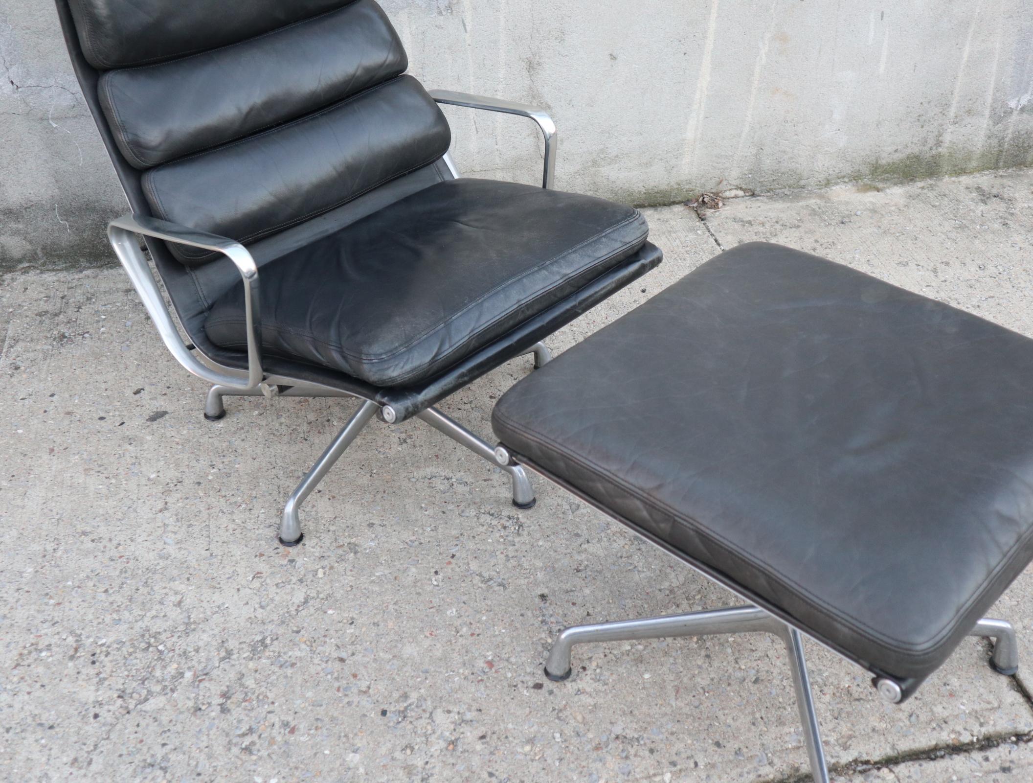 Aluminum Elegant Eames Soft Pad Lounge and Ottoman for Herman Miller