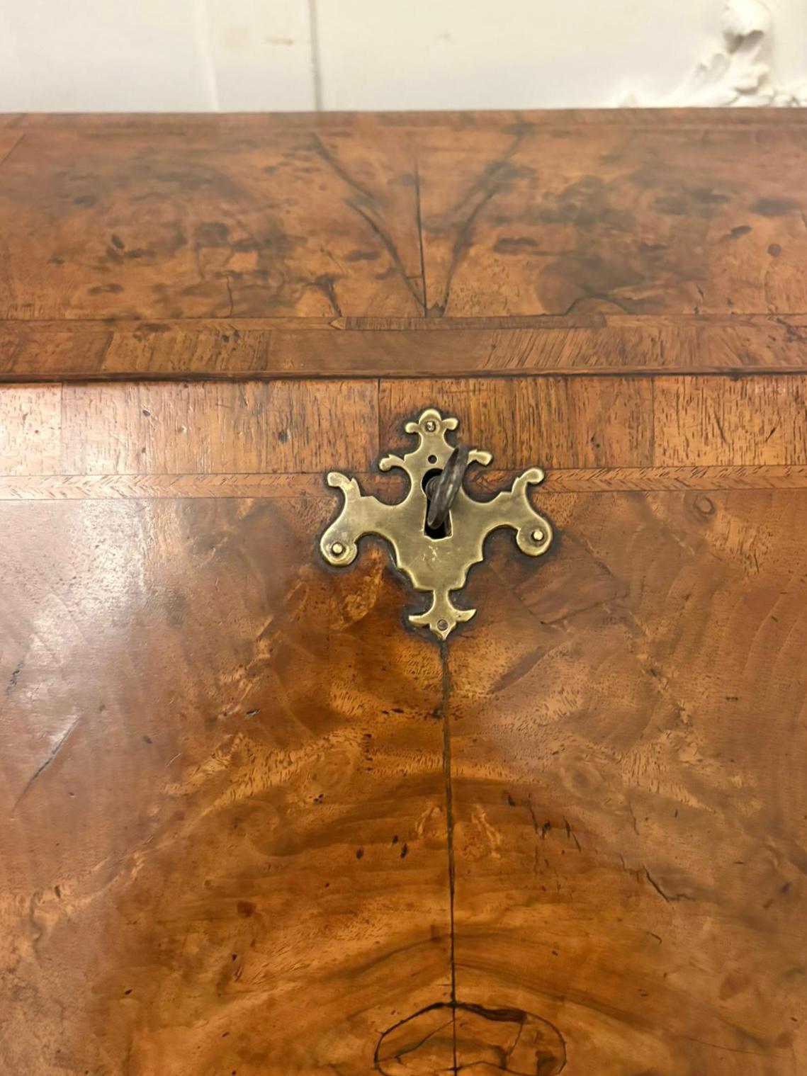 Superb Early 18th Century Quality Antique George I Walnut Bureau In Good Condition For Sale In Suffolk, GB