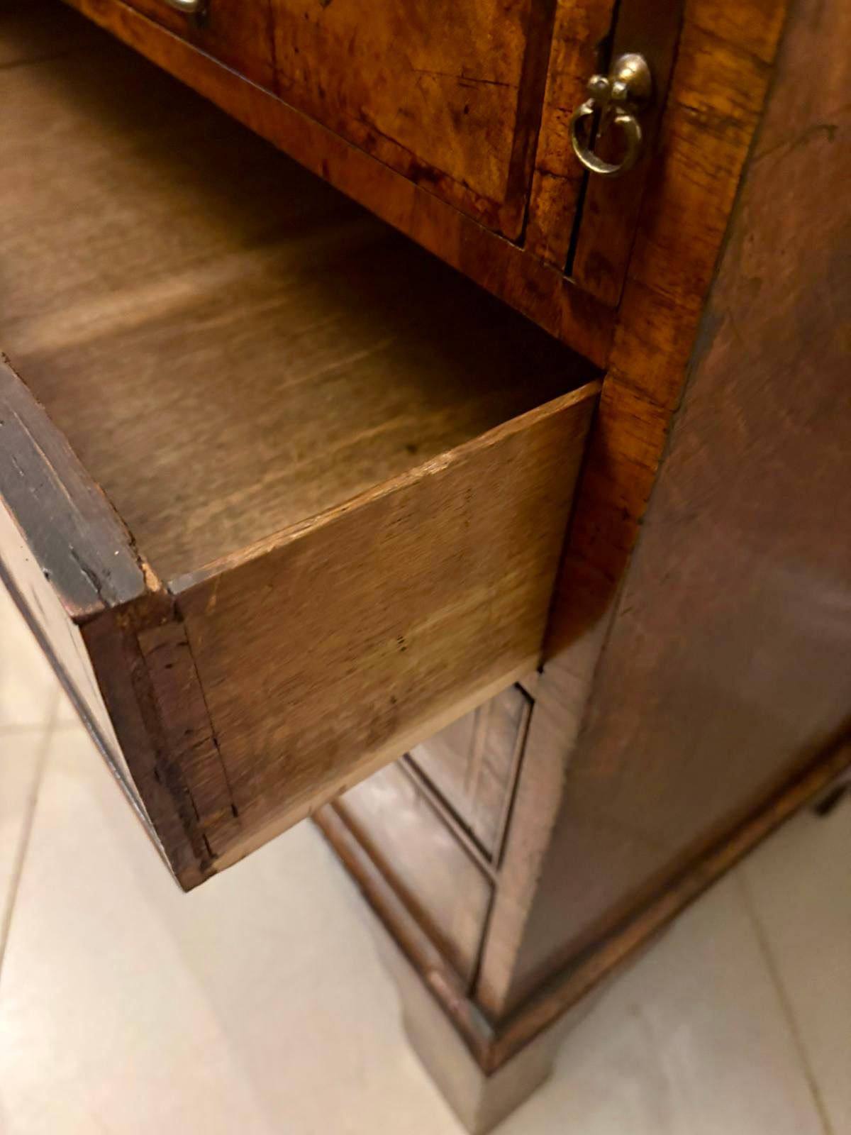 Superb Early 18th Century Quality Antique George I Walnut Bureau For Sale 1